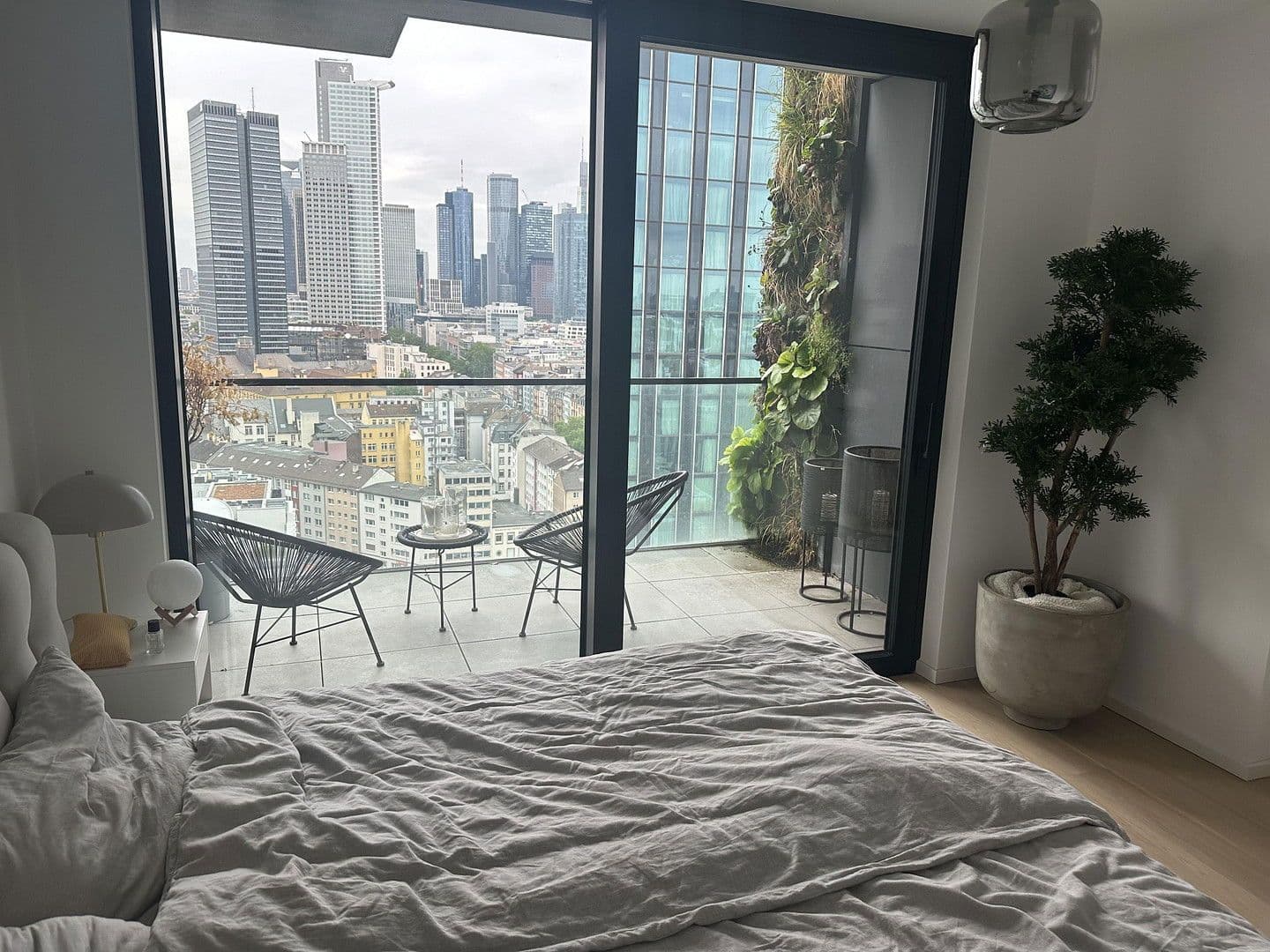 Pronájem bytu 3+1 94 m², Europa Allee 11, Frankfurt, Hessen Pronájem bytu 3+1 94 m², Europa Allee 11, Frankfurt, Hessen