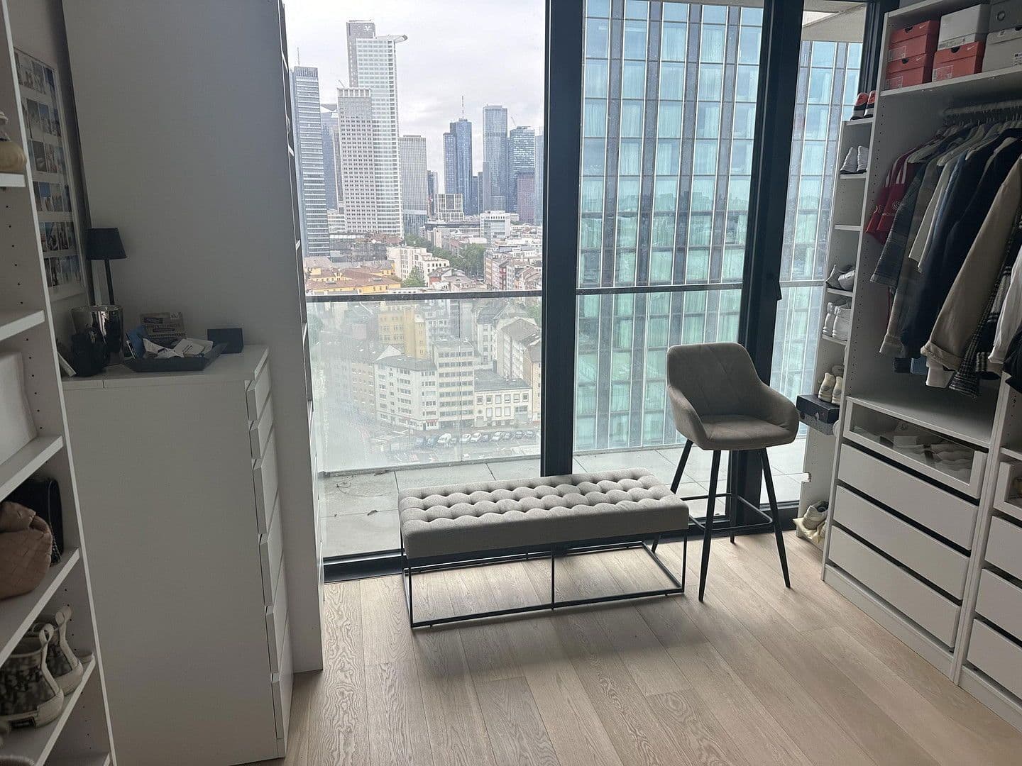 Pronájem bytu 3+1 94 m², Europa Allee 11, Frankfurt, Hessen Pronájem bytu 3+1 94 m², Europa Allee 11, Frankfurt, Hessen