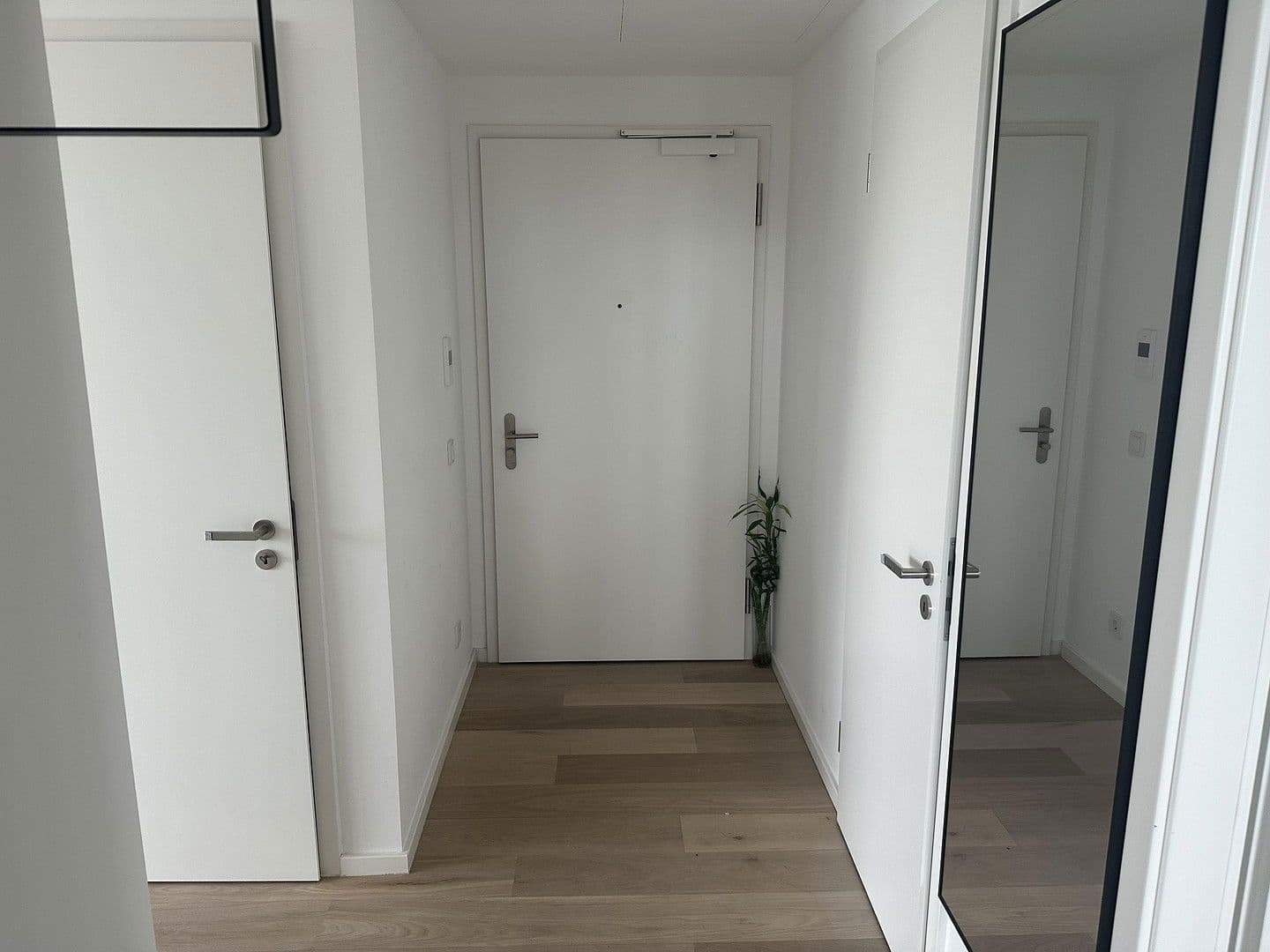 Pronájem bytu 3+1 94 m², Europa Allee 11, Frankfurt, Hessen Pronájem bytu 3+1 94 m², Europa Allee 11, Frankfurt, Hessen