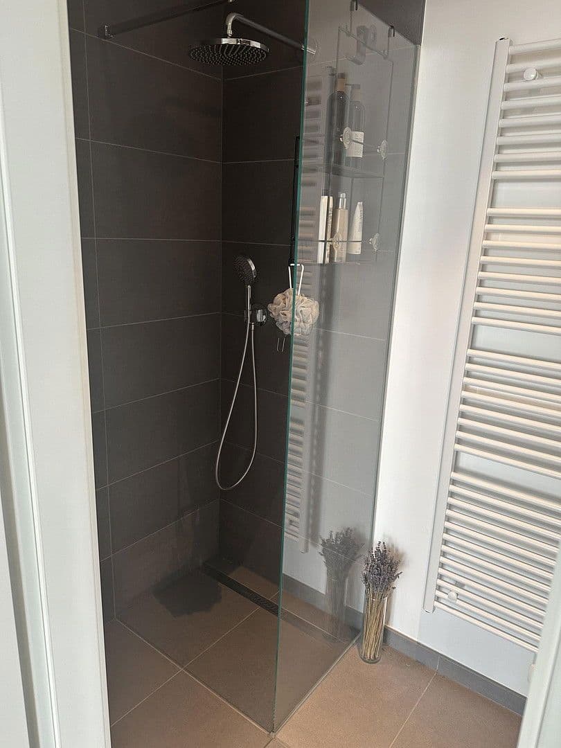 Pronájem bytu 3+1 94 m², Europa Allee 11, Frankfurt, Hessen Pronájem bytu 3+1 94 m², Europa Allee 11, Frankfurt, Hessen