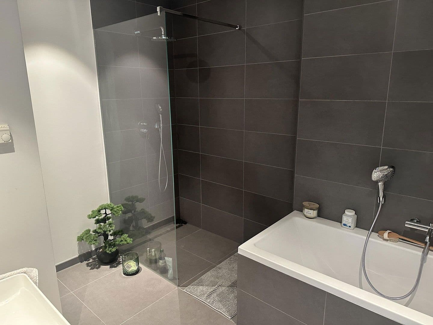 Pronájem bytu 3+1 94 m², Europa Allee 11, Frankfurt, Hessen Pronájem bytu 3+1 94 m², Europa Allee 11, Frankfurt, Hessen