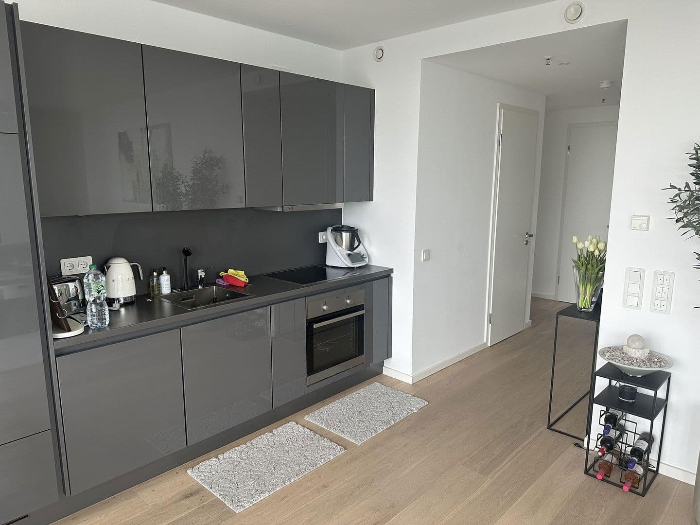 Pronájem bytu 3+1 94 m², Europa Allee 11, Frankfurt, Hessen Pronájem bytu 3+1 94 m², Europa Allee 11, Frankfurt, Hessen