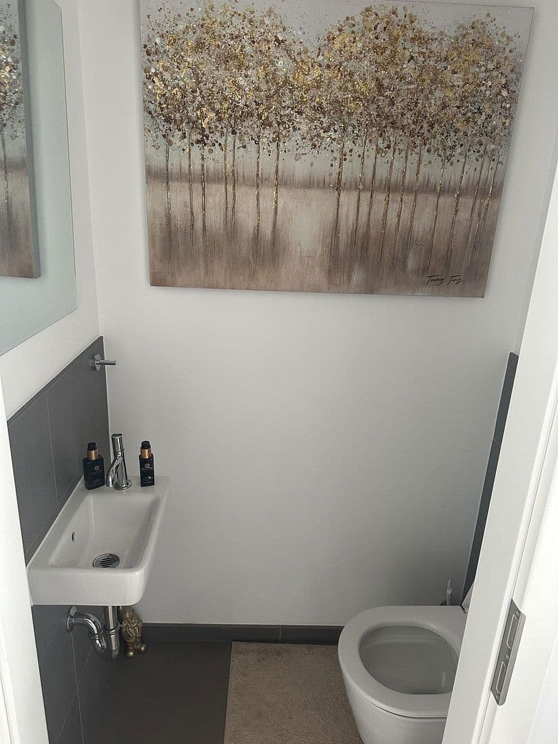 Pronájem bytu 3+1 94 m², Europa Allee 11, Frankfurt, Hessen Pronájem bytu 3+1 94 m², Europa Allee 11, Frankfurt, Hessen