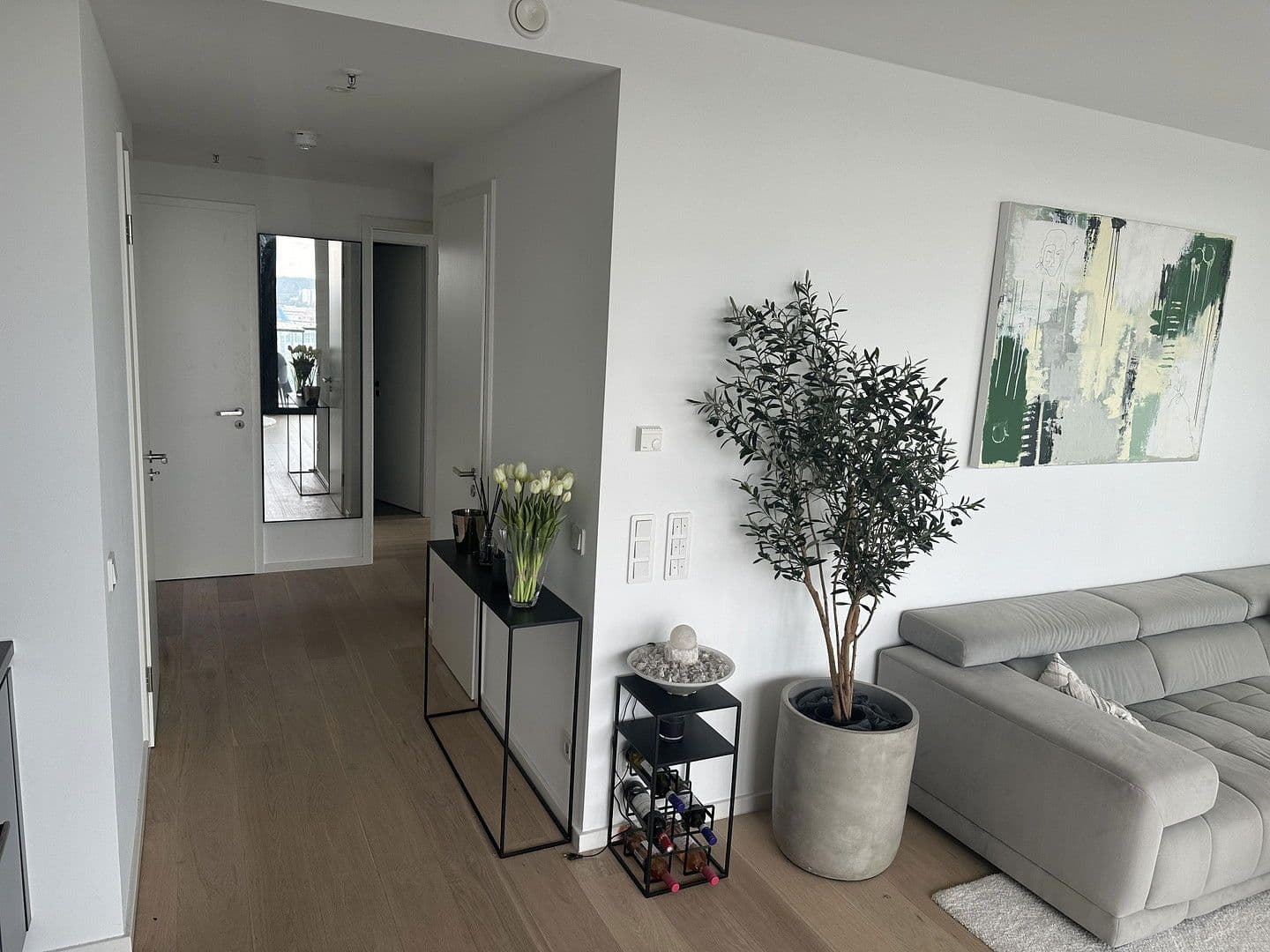 Pronájem bytu 3+1 94 m², Europa Allee 11, Frankfurt, Hessen Pronájem bytu 3+1 94 m², Europa Allee 11, Frankfurt, Hessen
