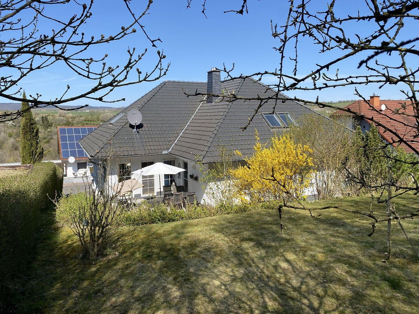 Prodej domu 233 m², pozemek 996 m², Schloßböckelheim, Porýní-Falc Prodej domu 233 m², pozemek 996 m², Schloßböckelheim, Porýní-Falc