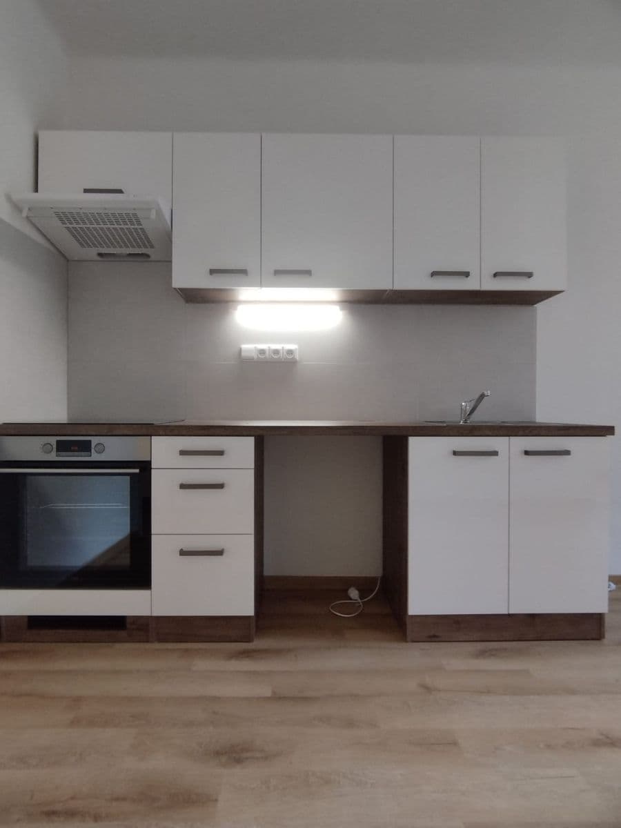 Pronájem bytu 1+1 78 m², Ruská, Praha, Praha Pronájem bytu 1+1 78 m², Ruská, Praha, Praha