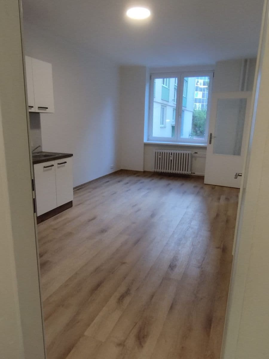 Pronájem bytu 1+1 78 m², Ruská, Praha, Praha Pronájem bytu 1+1 78 m², Ruská, Praha, Praha