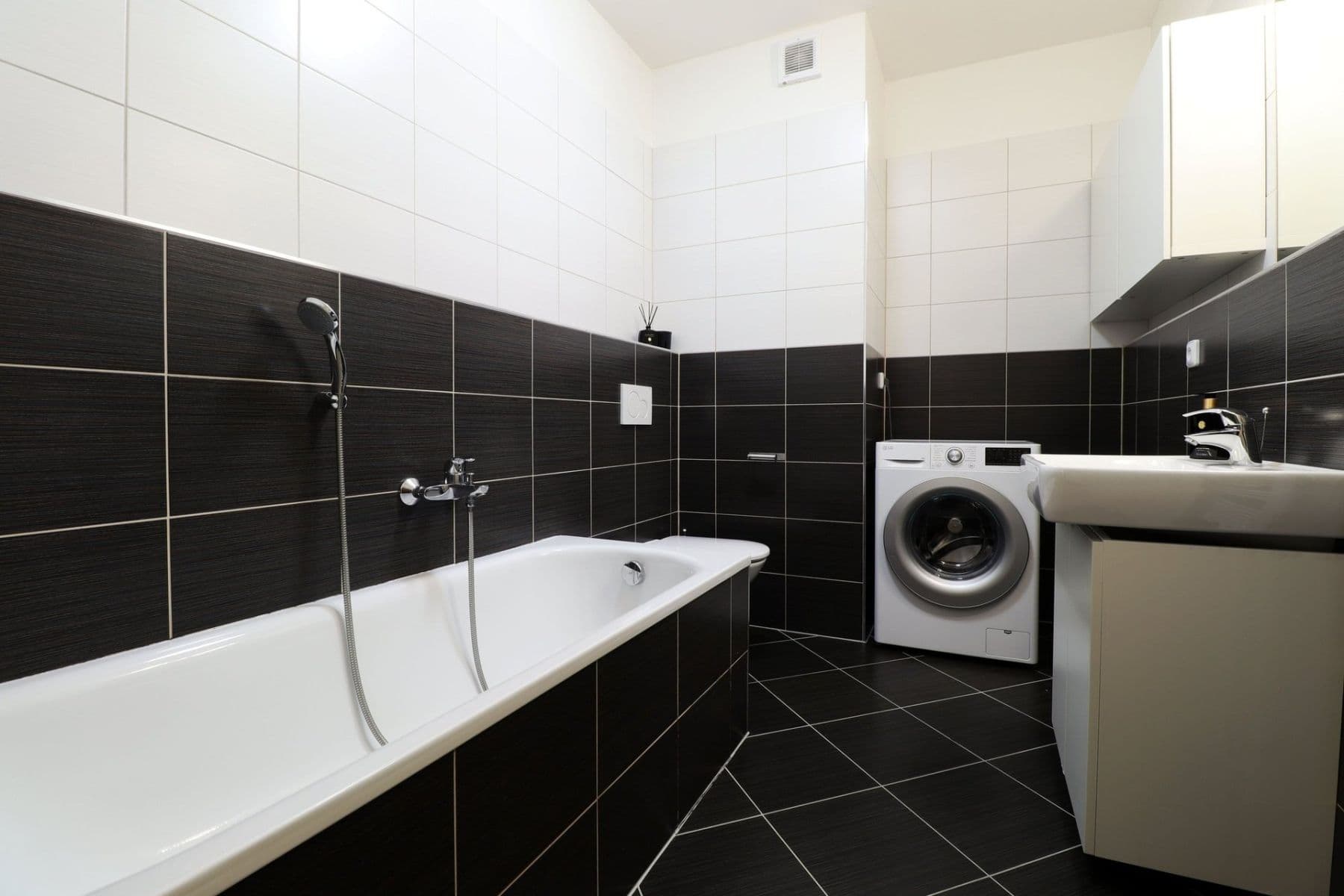 Pronájem bytu 2+kk 53 m², Hugo Haase, Praha, Praha Pronájem bytu 2+kk 53 m², Hugo Haase, Praha, Praha