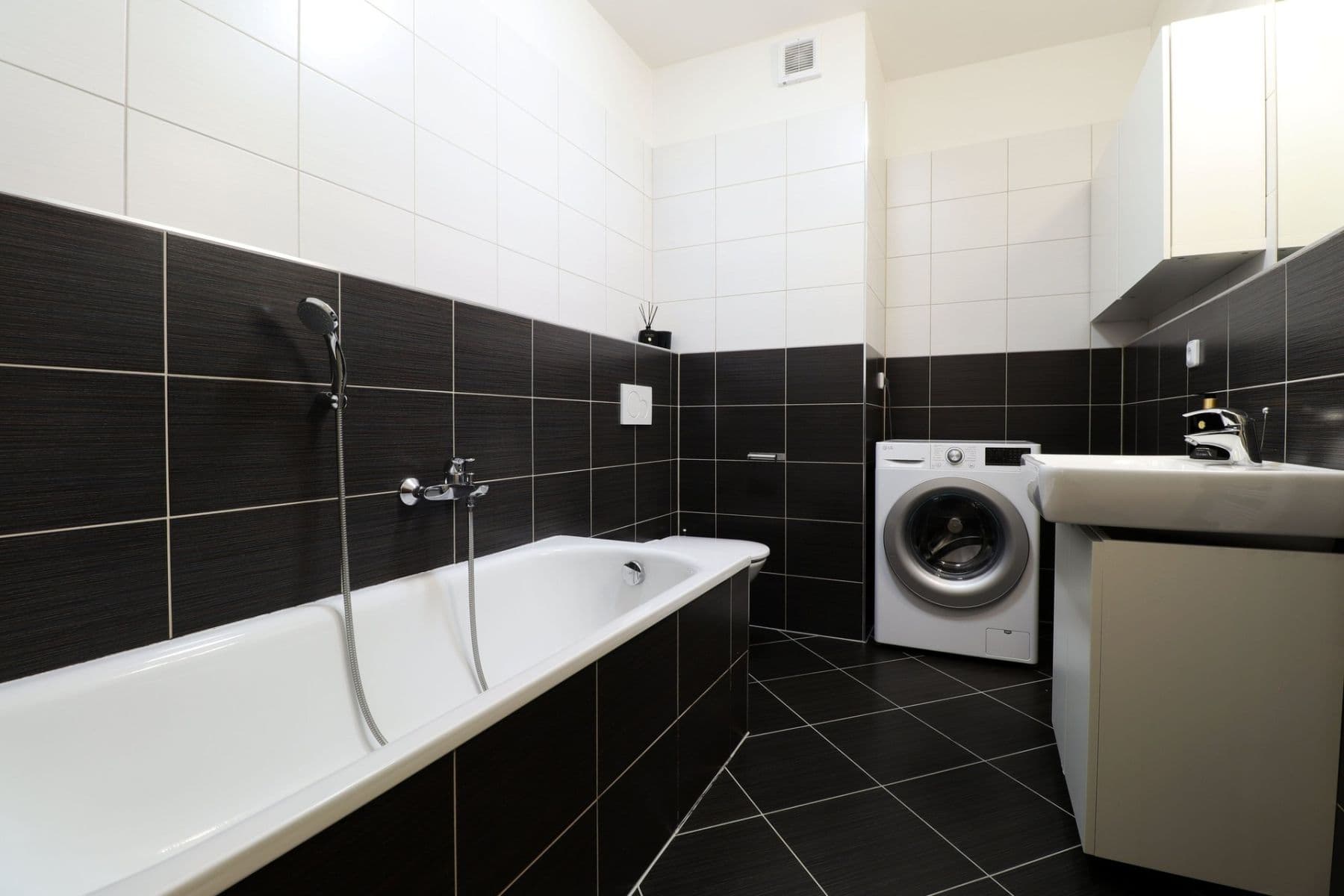 Pronájem bytu 2+kk 53 m², Hugo Haase, Praha, Praha Pronájem bytu 2+kk 53 m², Hugo Haase, Praha, Praha