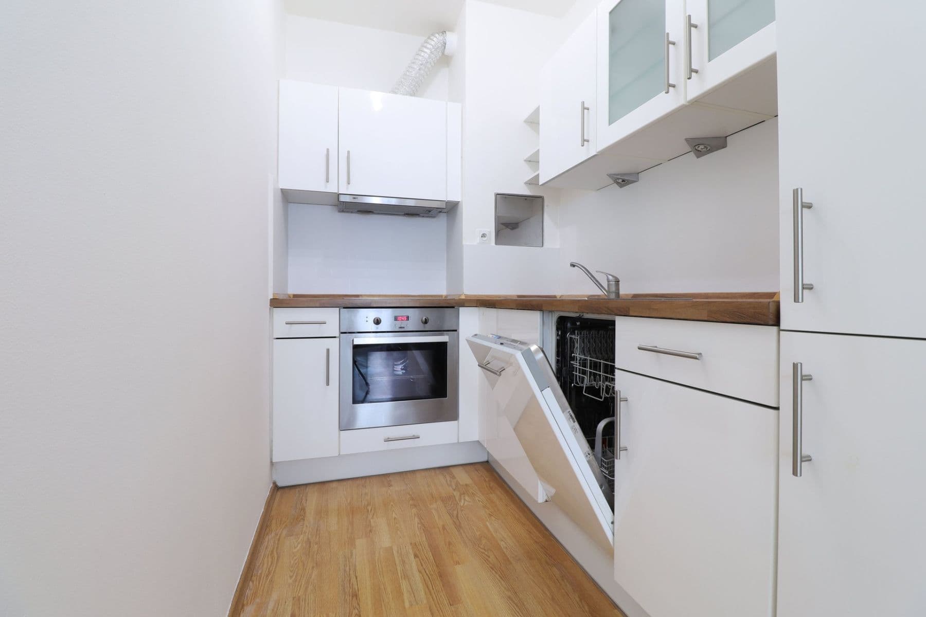 Pronájem bytu 2+kk 48 m², Poupětova, Praha, Praha Pronájem bytu 2+kk 48 m², Poupětova, Praha, Praha