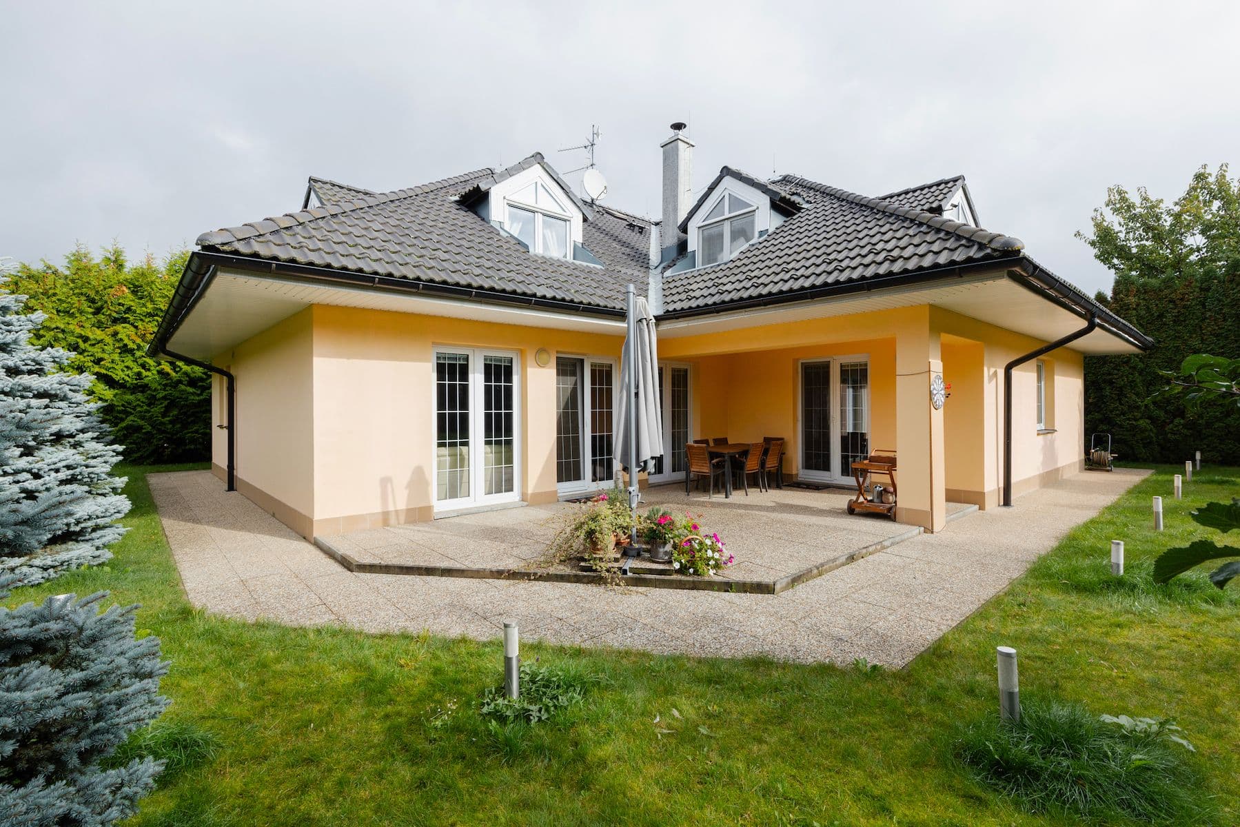 Prodej domu 274 m², pozemek 1.202 m², Karafiátová, Jesenice, Středočeský kraj Prodej domu 274 m², pozemek 1.202 m², Karafiátová, Jesenice, Středočeský kraj