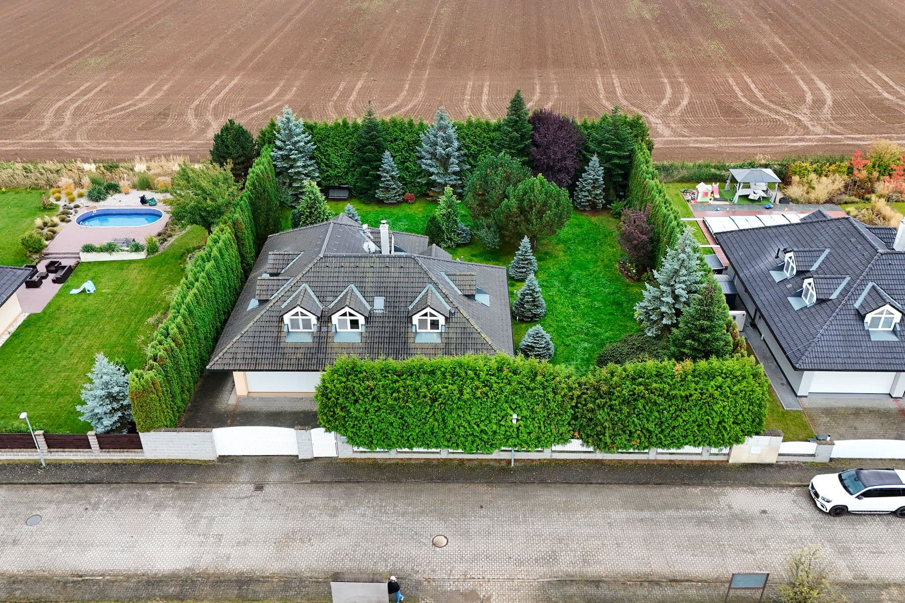 Prodej domu 274 m², pozemek 1.202 m², Karafiátová, Jesenice, Středočeský kraj Prodej domu 274 m², pozemek 1.202 m², Karafiátová, Jesenice, Středočeský kraj