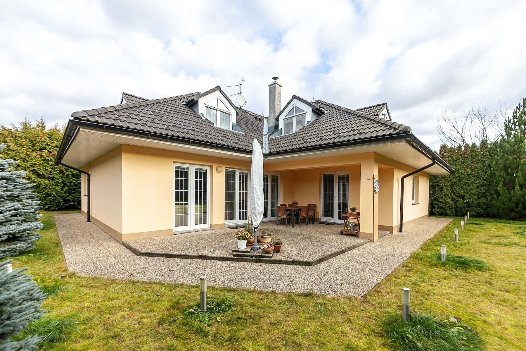 Prodej domu 274 m², pozemek 1.202 m², Karafiátová, Jesenice, Středočeský kraj Prodej domu 274 m², pozemek 1.202 m², Karafiátová, Jesenice, Středočeský kraj