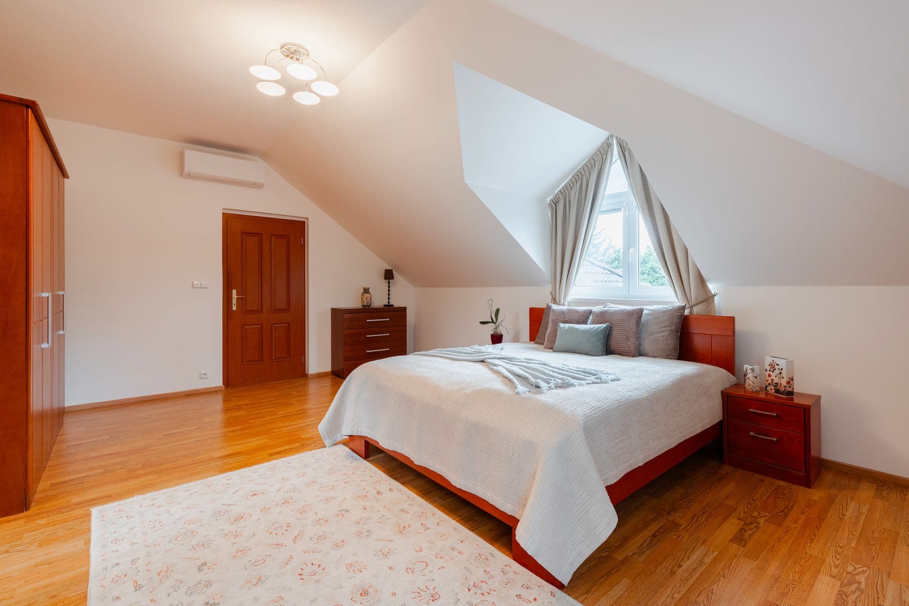 Prodej domu 274 m², pozemek 1.202 m², Karafiátová, Jesenice, Středočeský kraj Prodej domu 274 m², pozemek 1.202 m², Karafiátová, Jesenice, Středočeský kraj