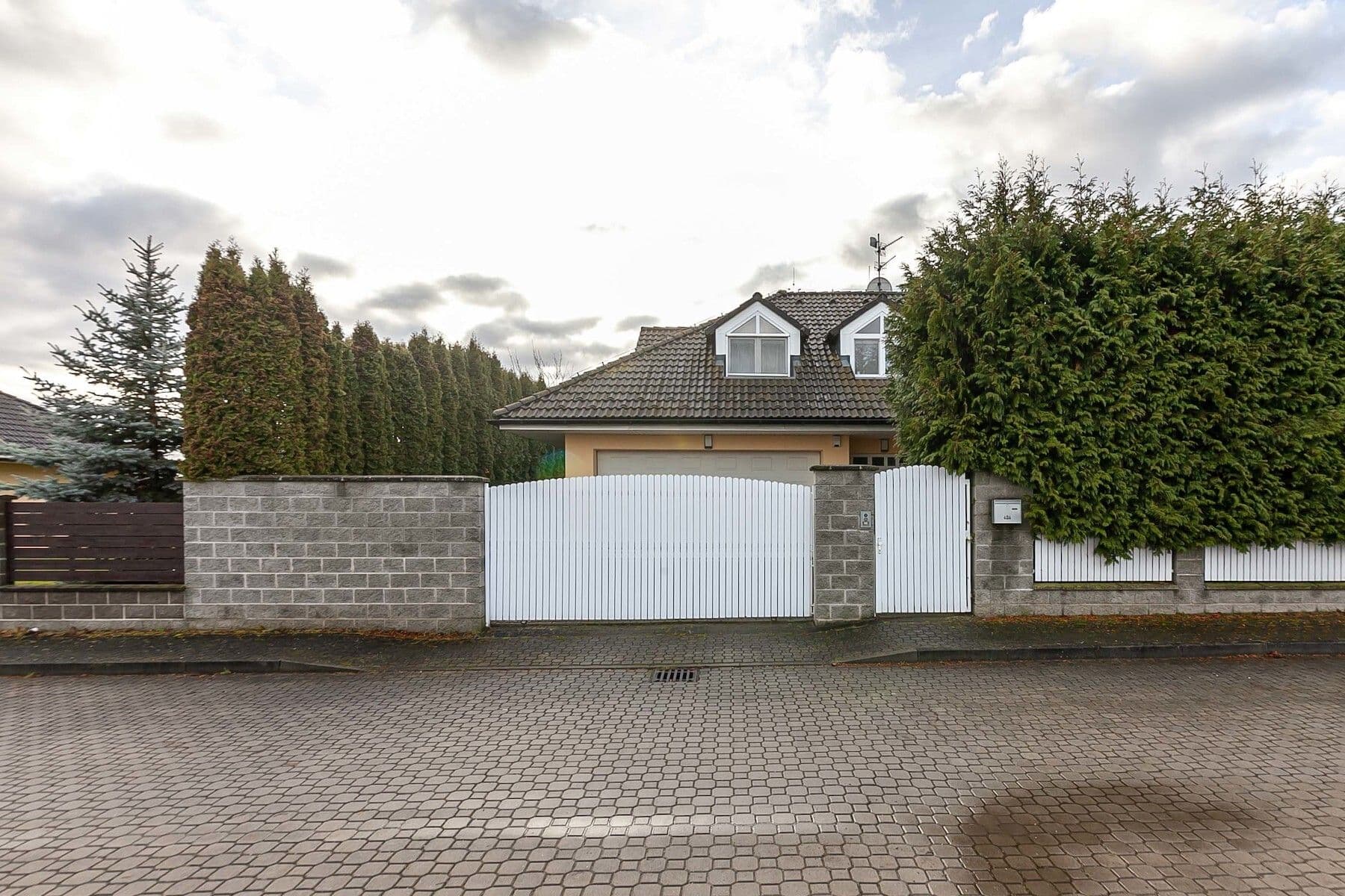 Prodej domu 274 m², pozemek 1.202 m², Karafiátová, Jesenice, Středočeský kraj Prodej domu 274 m², pozemek 1.202 m², Karafiátová, Jesenice, Středočeský kraj