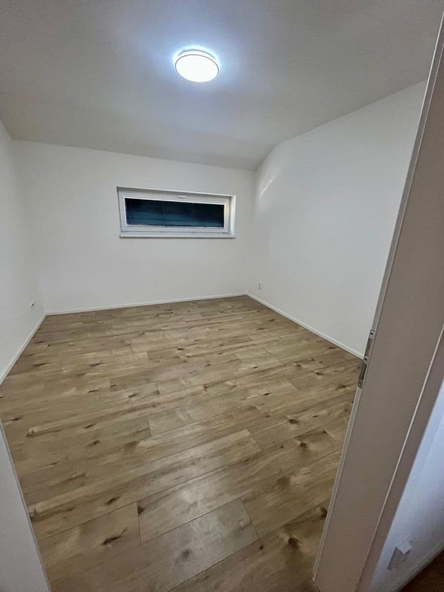 Pronájem bytu 3+kk 80 m², U nádraží, Mníšek pod Brdy, Středočeský kraj Pronájem bytu 3+kk 80 m², U nádraží, Mníšek pod Brdy, Středočeský kraj