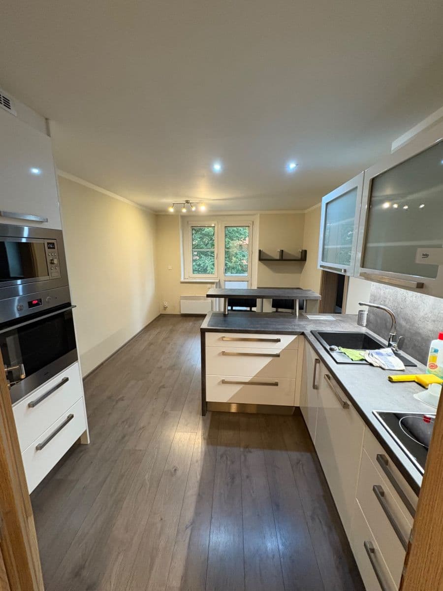 Pronájem bytu 2+kk 50 m², Na Vlnovce, Ústí nad Labem, Ústecký kraj Pronájem bytu 2+kk 50 m², Na Vlnovce, Ústí nad Labem, Ústecký kraj