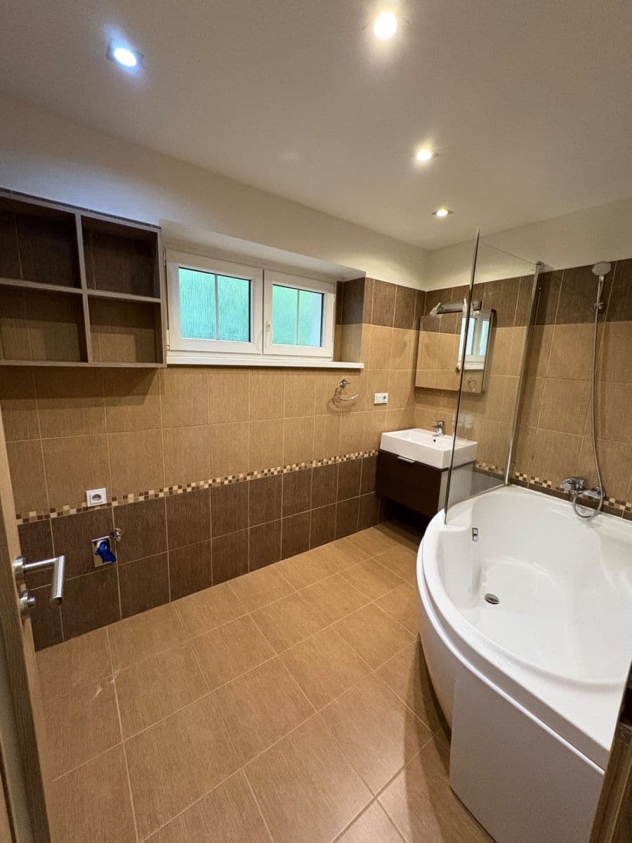 Pronájem bytu 2+kk 50 m², Na Vlnovce, Ústí nad Labem, Ústecký kraj Pronájem bytu 2+kk 50 m², Na Vlnovce, Ústí nad Labem, Ústecký kraj