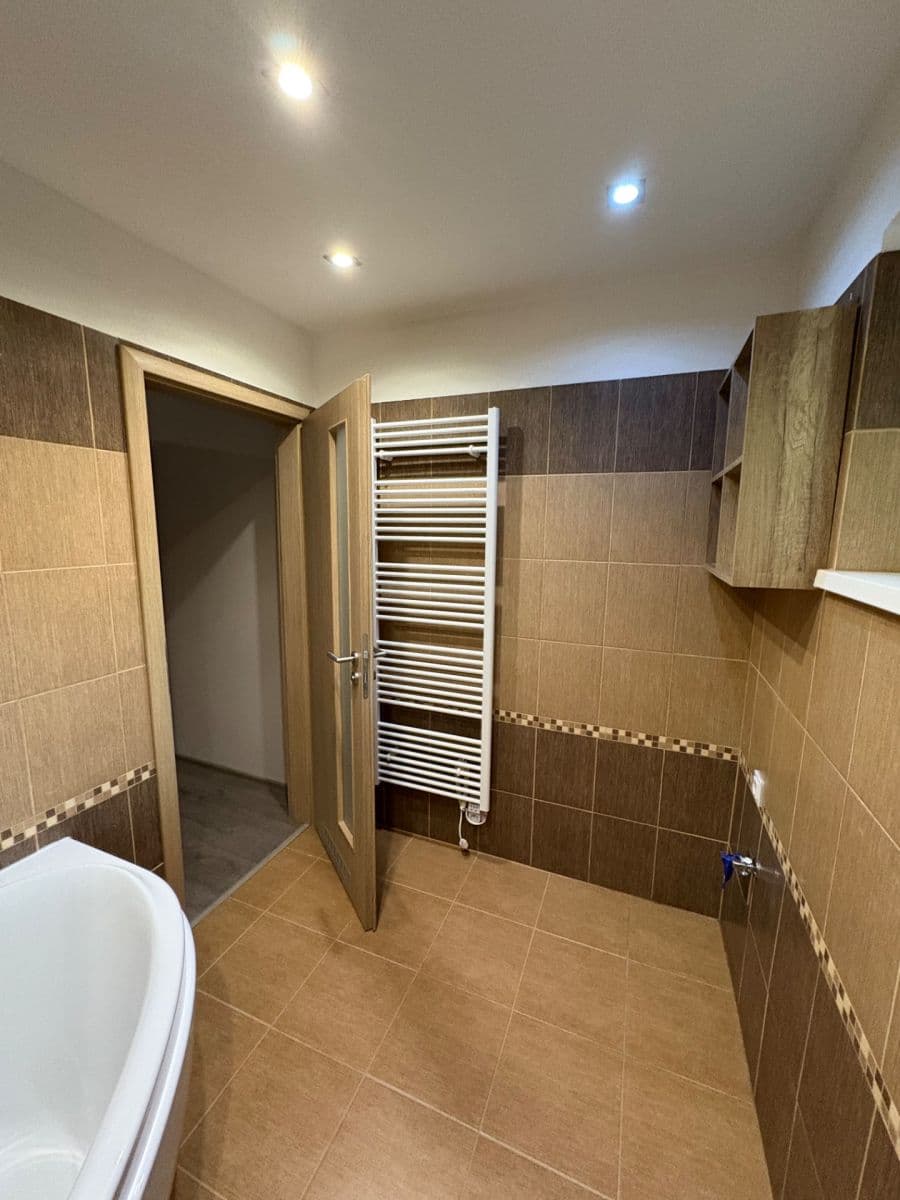 Pronájem bytu 2+kk 50 m², Na Vlnovce, Ústí nad Labem, Ústecký kraj Pronájem bytu 2+kk 50 m², Na Vlnovce, Ústí nad Labem, Ústecký kraj