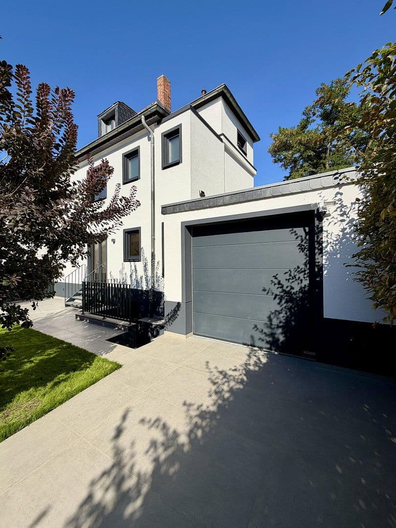 Prodej domu 156 m², pozemek 355 m², Truchseßstr. 95, Bonn, Severní Porýní-Vestfálsko Prodej domu 156 m², pozemek 355 m², Truchseßstr. 95, Bonn, Severní Porýní-Vestfálsko