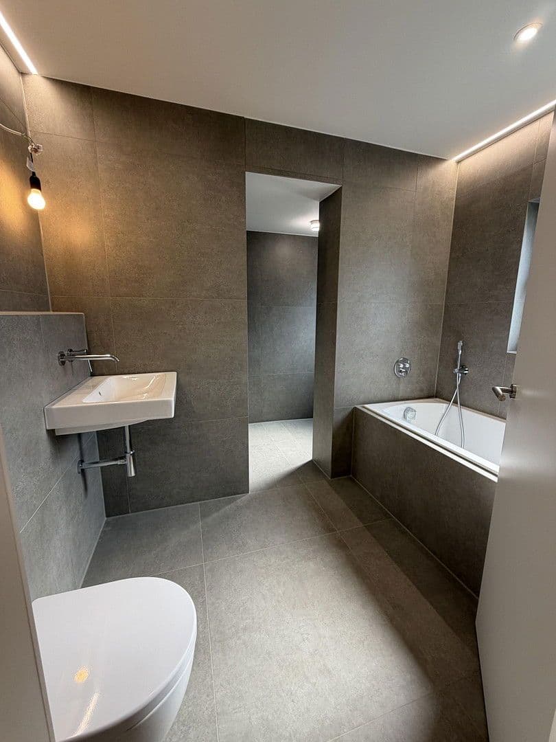 Prodej domu 156 m², pozemek 355 m², Truchseßstr. 95, Bonn, Severní Porýní-Vestfálsko Prodej domu 156 m², pozemek 355 m², Truchseßstr. 95, Bonn, Severní Porýní-Vestfálsko