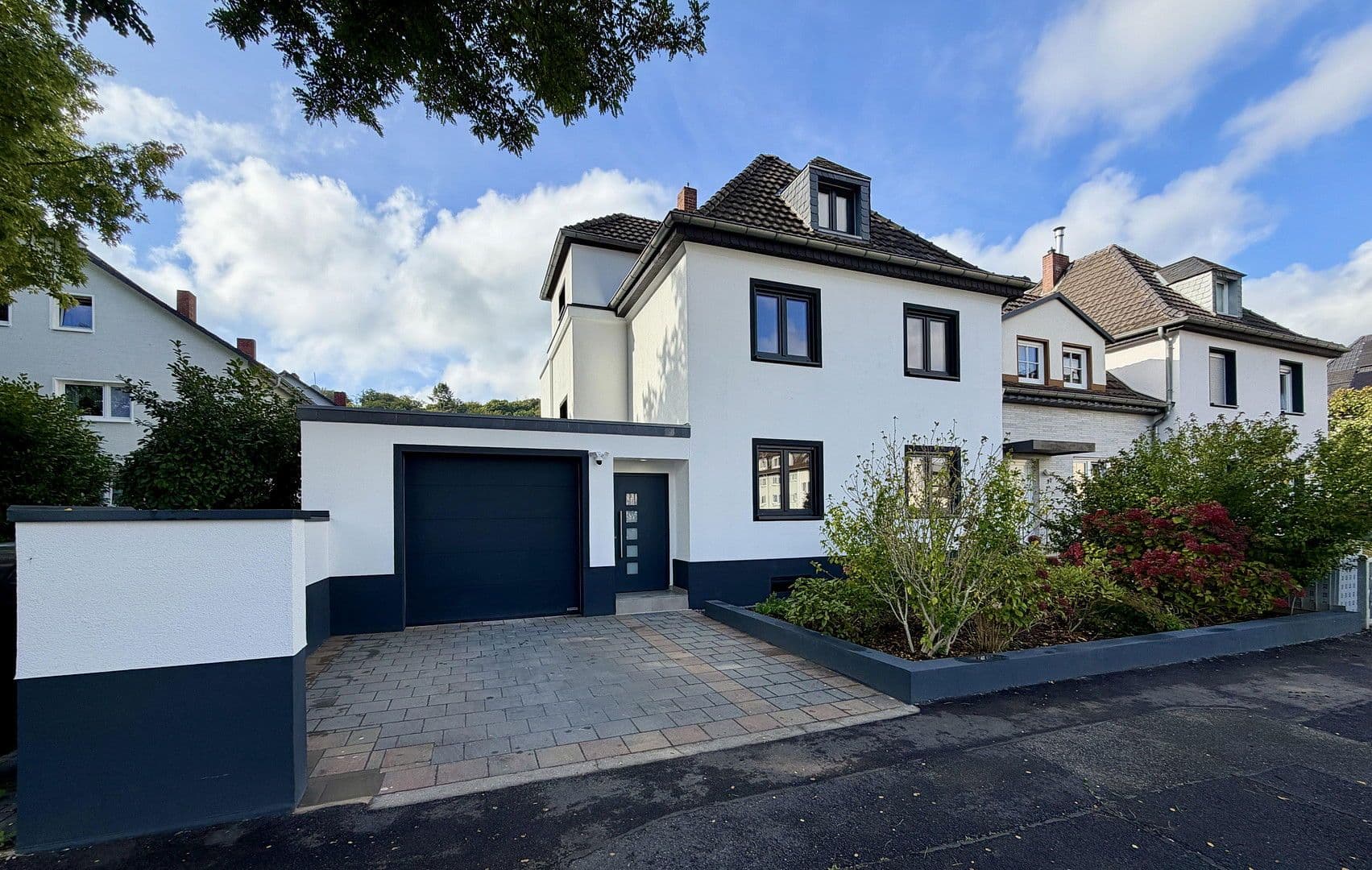 Prodej domu 156 m², pozemek 355 m², Truchseßstr. 95, Bonn, Severní Porýní-Vestfálsko Prodej domu 156 m², pozemek 355 m², Truchseßstr. 95, Bonn, Severní Porýní-Vestfálsko