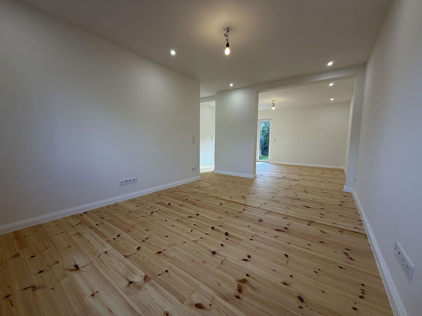 Prodej domu 156 m², pozemek 355 m², Truchseßstr. 95, Bonn, Severní Porýní-Vestfálsko Prodej domu 156 m², pozemek 355 m², Truchseßstr. 95, Bonn, Severní Porýní-Vestfálsko