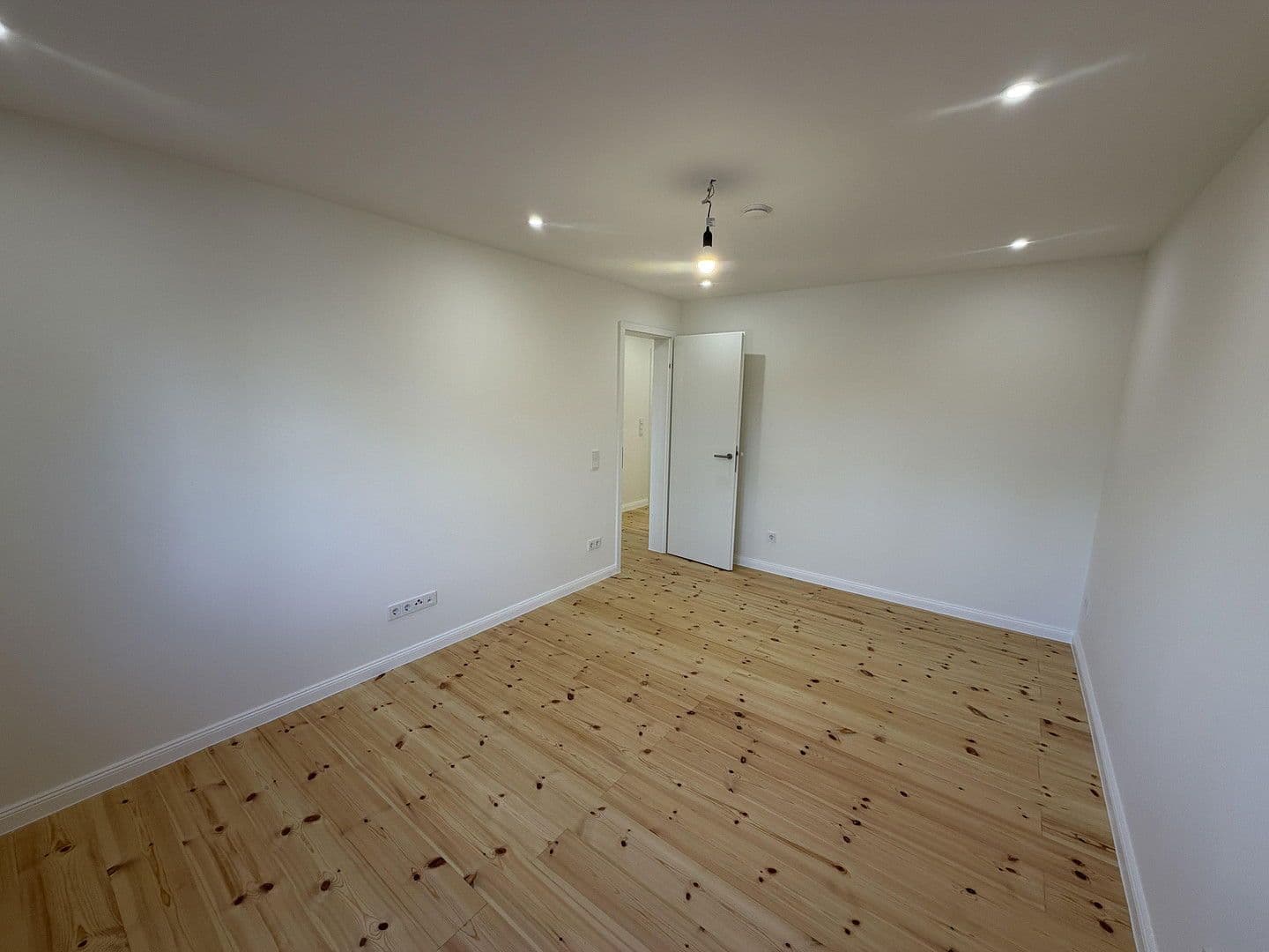 Prodej domu 156 m², pozemek 355 m², Truchseßstr. 95, Bonn, Severní Porýní-Vestfálsko Prodej domu 156 m², pozemek 355 m², Truchseßstr. 95, Bonn, Severní Porýní-Vestfálsko