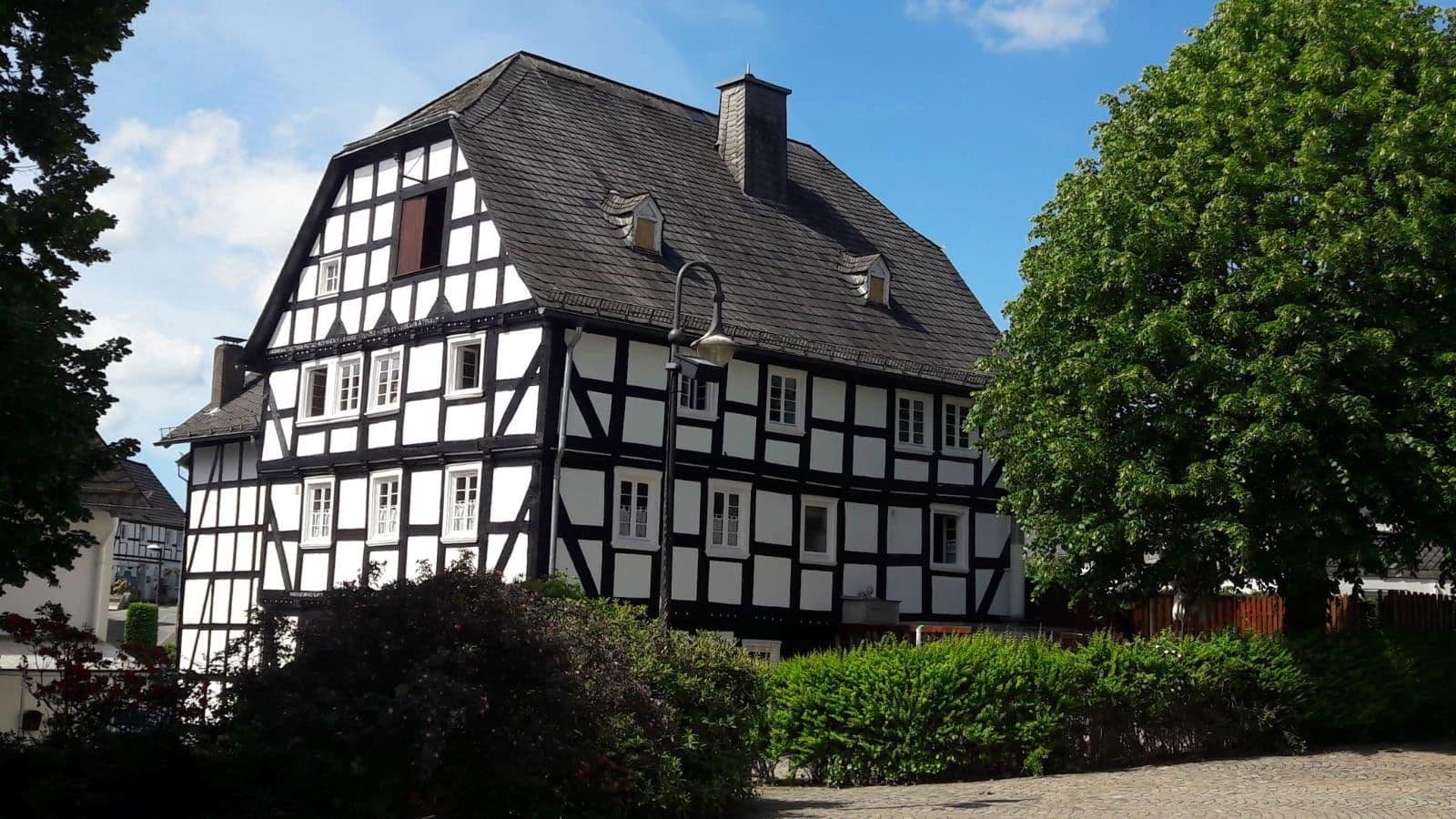 Prodej domu 298 m², pozemek 195 m², Meschede, Severní Porýní-Vestfálsko Prodej domu 298 m², pozemek 195 m², Meschede, Severní Porýní-Vestfálsko