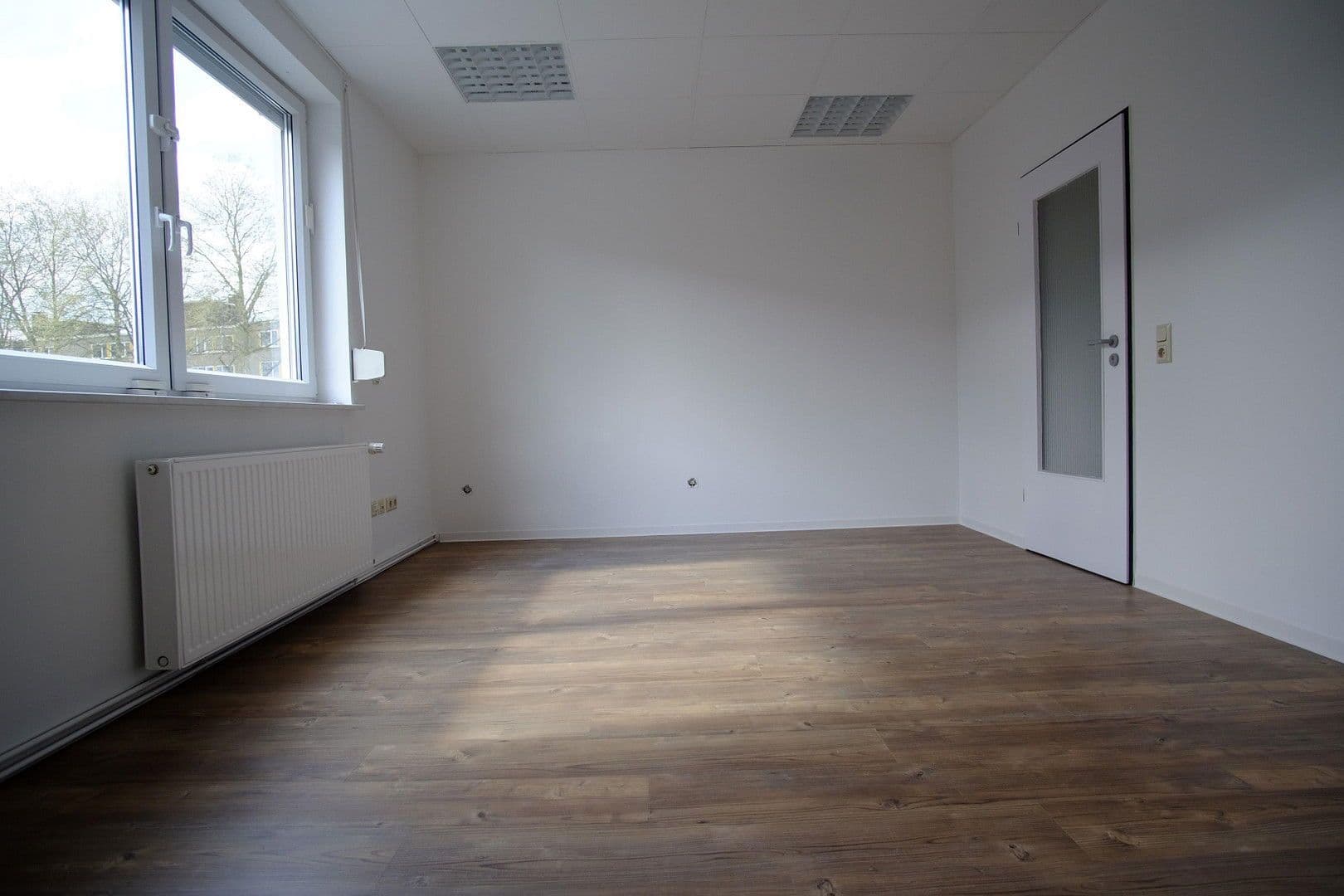 Pronájem nebytového prostoru 437 m², Westendorfstr. 41, Dortmund - Aplerbeck, Severní Porýní-Vestfálsko Pronájem nebytového prostoru 437 m², Westendorfstr. 41, Dortmund - Aplerbeck, Severní Porýní-Vestfálsko