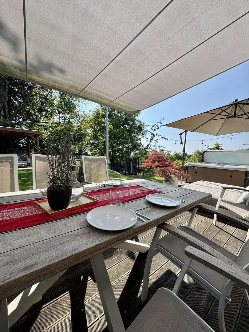 Prodej domu 243 m², pozemek 637 m², Pforzheim, Bádensko-Württembersko Prodej domu 243 m², pozemek 637 m², Pforzheim, Bádensko-Württembersko