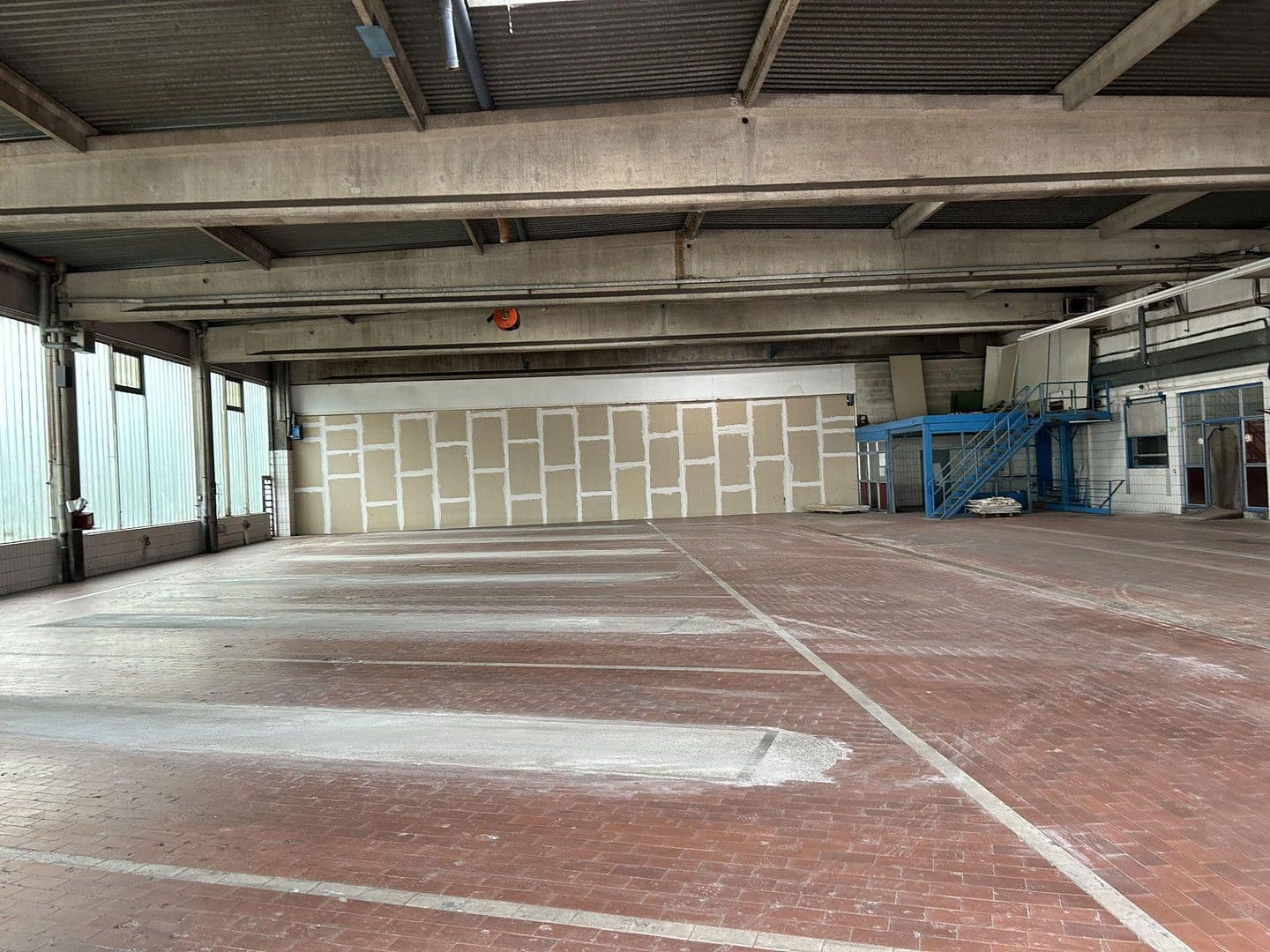 Pronájem nebytového prostoru 900 m², Iserlohn, Severní Porýní-Vestfálsko Pronájem nebytového prostoru 900 m², Iserlohn, Severní Porýní-Vestfálsko