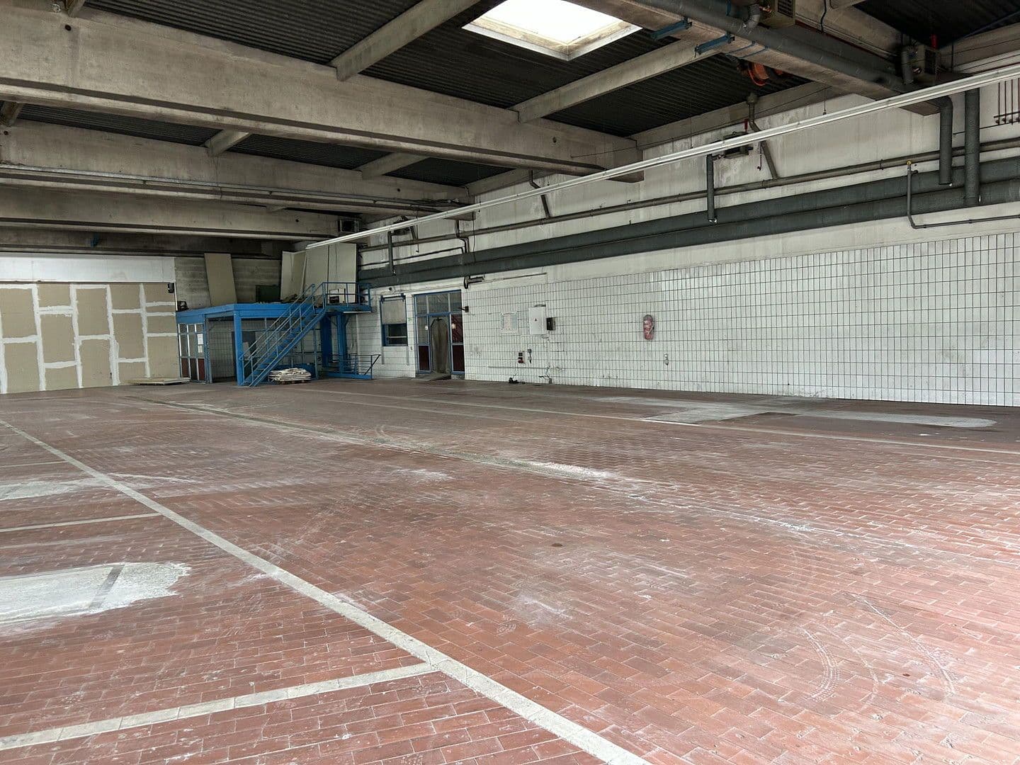 Pronájem nebytového prostoru 900 m², Iserlohn, Severní Porýní-Vestfálsko Pronájem nebytového prostoru 900 m², Iserlohn, Severní Porýní-Vestfálsko