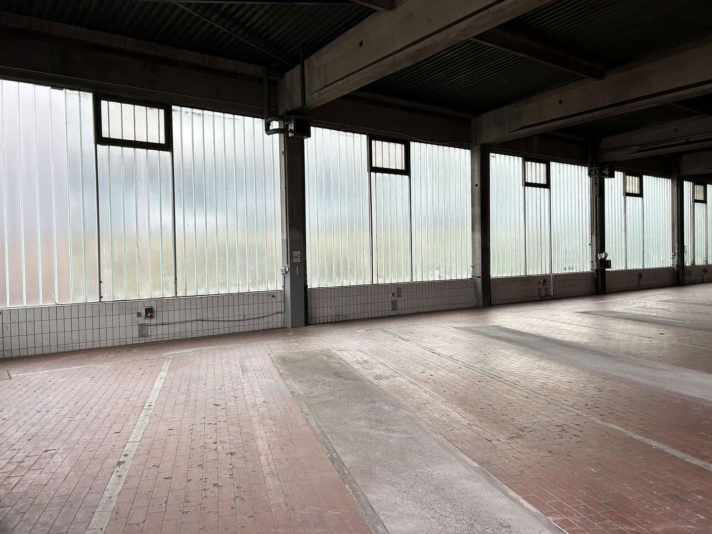 Pronájem nebytového prostoru 900 m², Iserlohn, Severní Porýní-Vestfálsko Pronájem nebytového prostoru 900 m², Iserlohn, Severní Porýní-Vestfálsko