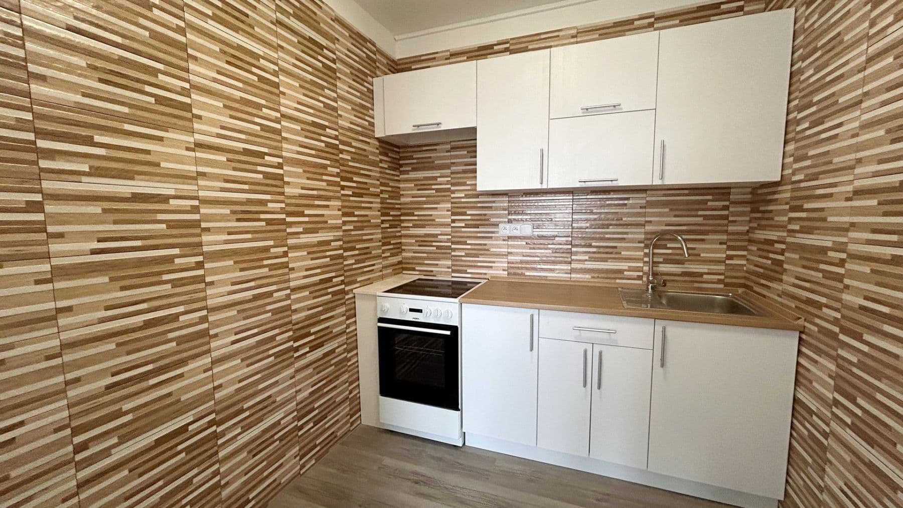 Pronájem bytu 2+kk 42 m², Rimavské Soboty, Kolín, Středočeský kraj Pronájem bytu 2+kk 42 m², Rimavské Soboty, Kolín, Středočeský kraj