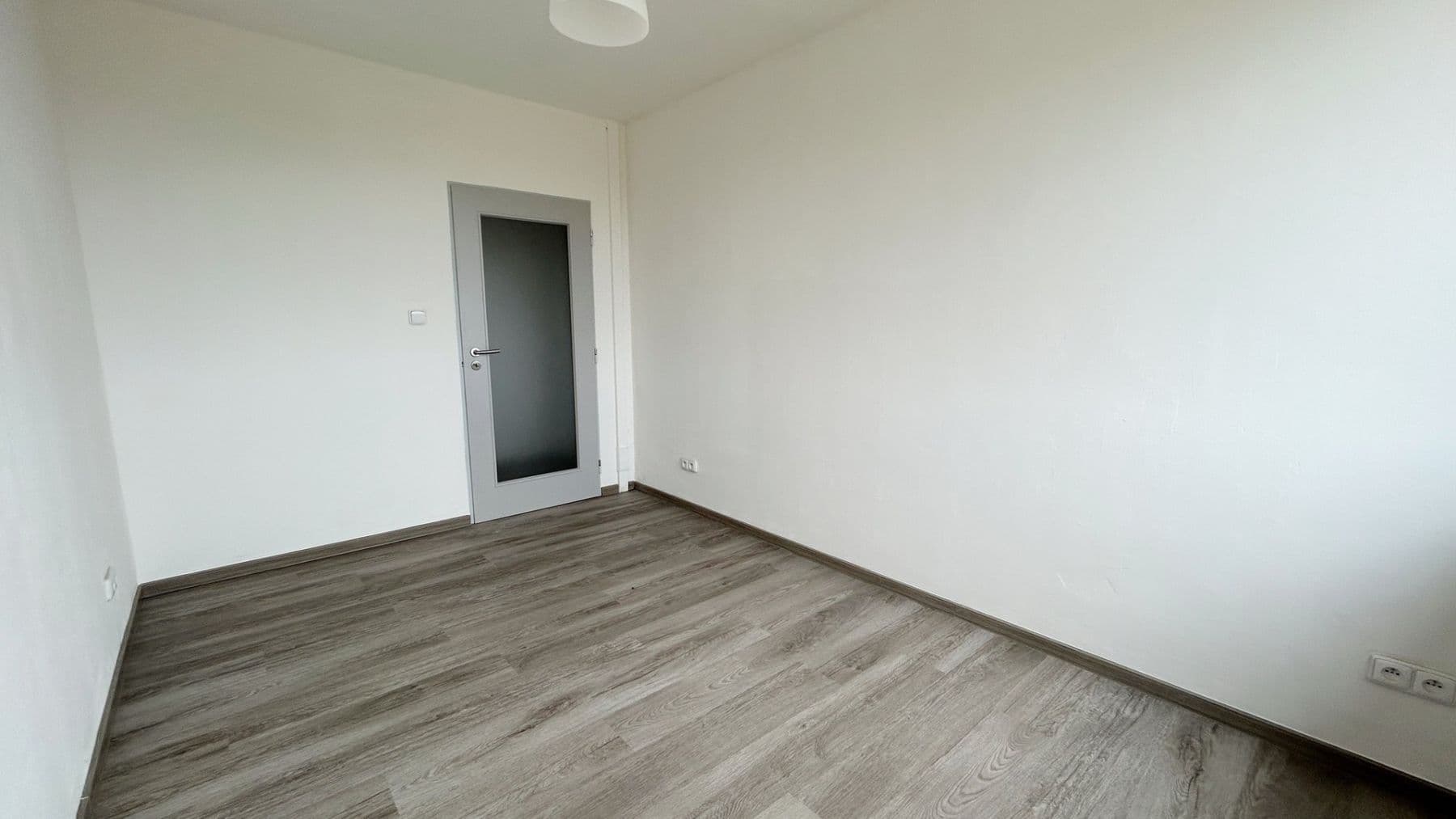 Pronájem bytu 2+kk 42 m², Rimavské Soboty, Kolín, Středočeský kraj Pronájem bytu 2+kk 42 m², Rimavské Soboty, Kolín, Středočeský kraj