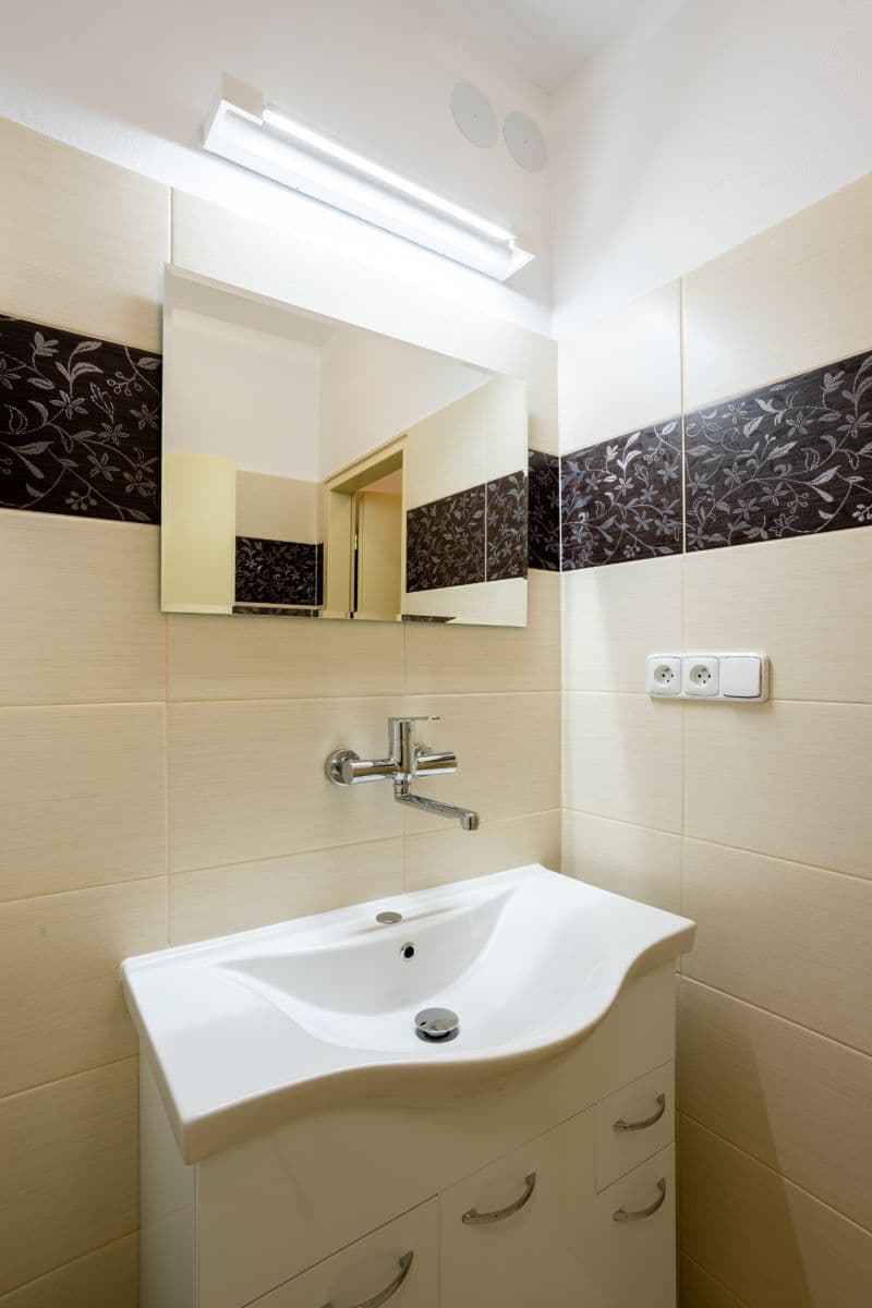 Pronájem bytu 2+1 103 m², Náměstí Přemysla Otakara Ⅱ., České Budějovice, Jihočeský kraj Pronájem bytu 2+1 103 m², Náměstí Přemysla Otakara Ⅱ., České Budějovice, Jihočeský kraj