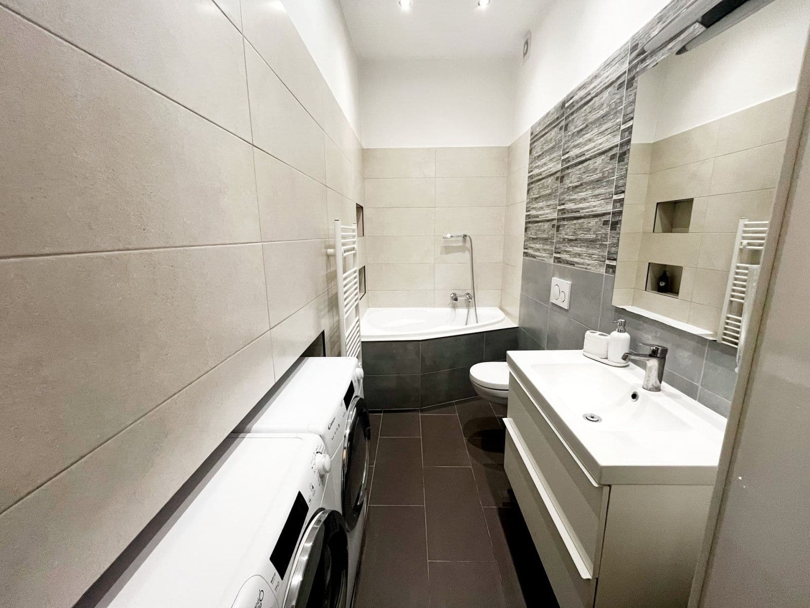 Pronájem bytu 2+kk 60 m², Wenzigova, Praha, Praha Pronájem bytu 2+kk 60 m², Wenzigova, Praha, Praha