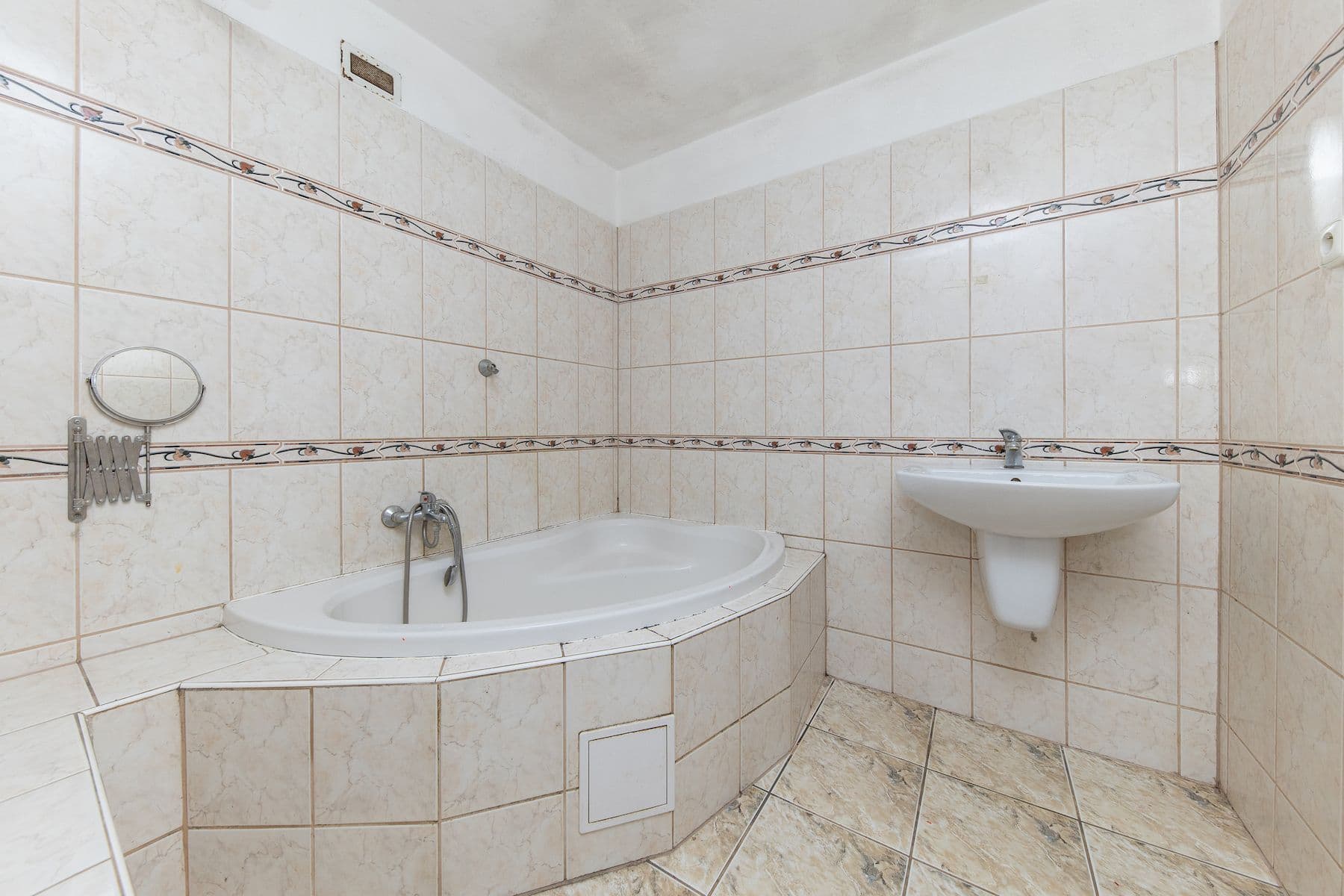 Prodej domu 348 m², pozemek 606 m², Bučovice, Jihomoravský kraj Prodej domu 348 m², pozemek 606 m², Bučovice, Jihomoravský kraj