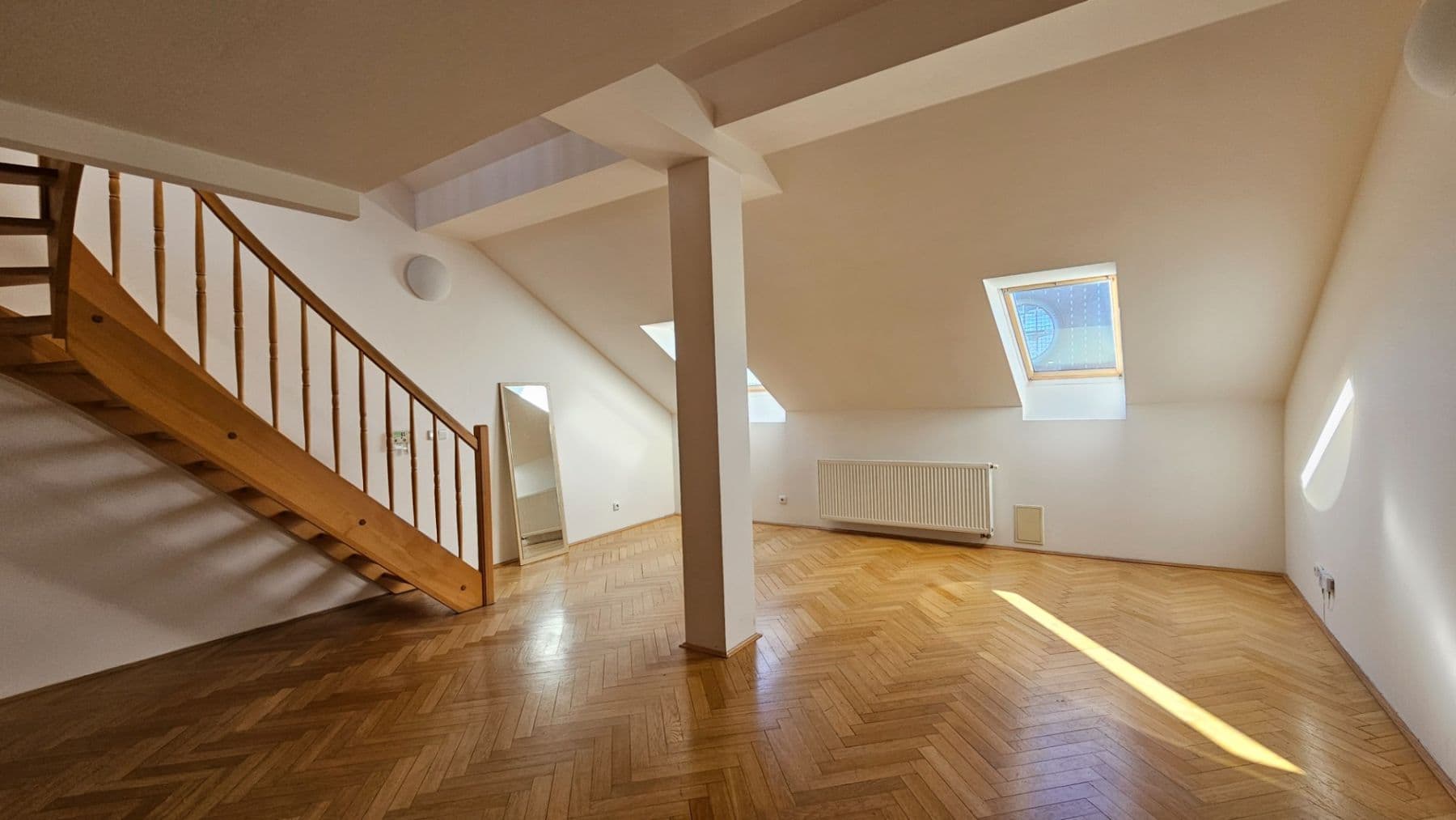 Pronájem bytu 2+kk 68 m², náměstí Jiřího z Poděbrad, Praha, Praha Pronájem bytu 2+kk 68 m², náměstí Jiřího z Poděbrad, Praha, Praha