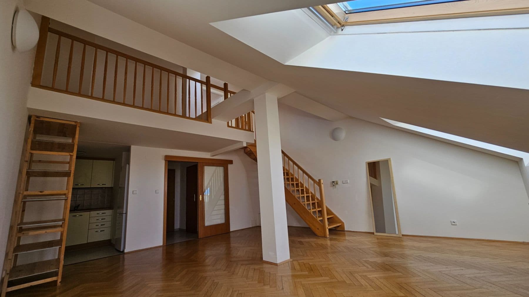Pronájem bytu 2+kk 68 m², náměstí Jiřího z Poděbrad, Praha, Praha Pronájem bytu 2+kk 68 m², náměstí Jiřího z Poděbrad, Praha, Praha