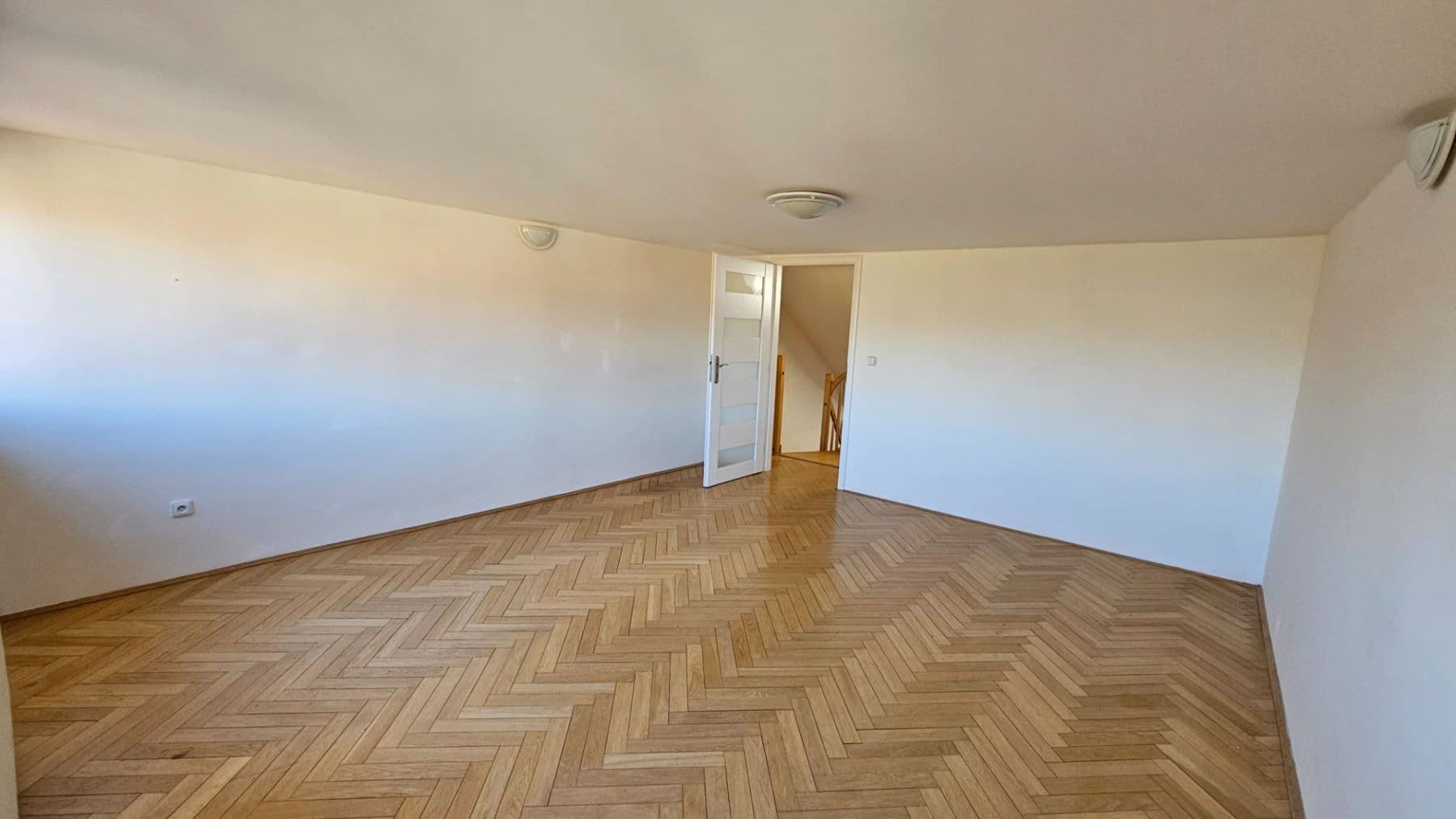 Pronájem bytu 2+kk 68 m², náměstí Jiřího z Poděbrad, Praha, Praha Pronájem bytu 2+kk 68 m², náměstí Jiřího z Poděbrad, Praha, Praha