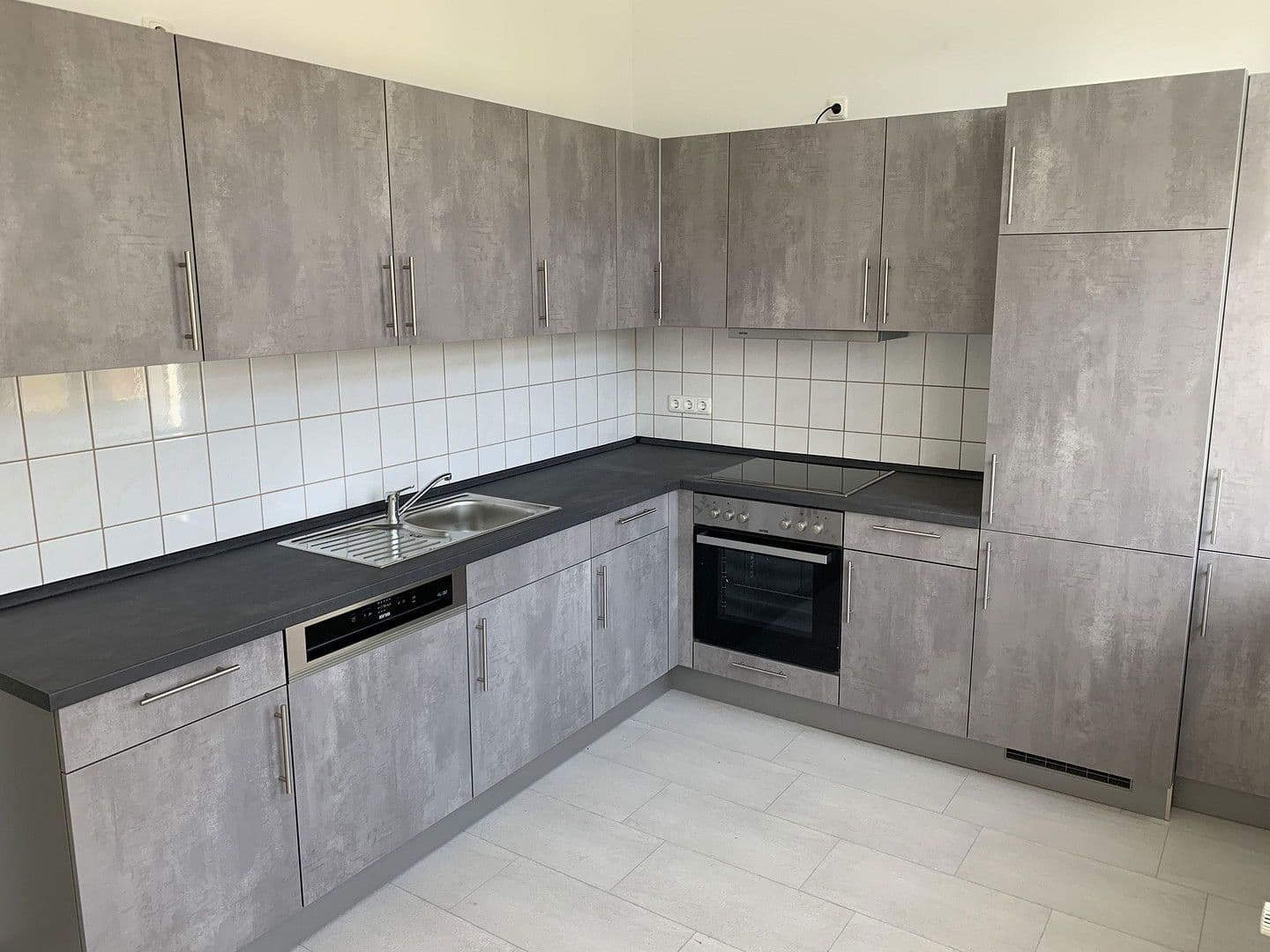 Pronájem bytu 3+1 78 m², Güstrow, Mecklenburg-Vorpommern Pronájem bytu 3+1 78 m², Güstrow, Mecklenburg-Vorpommern