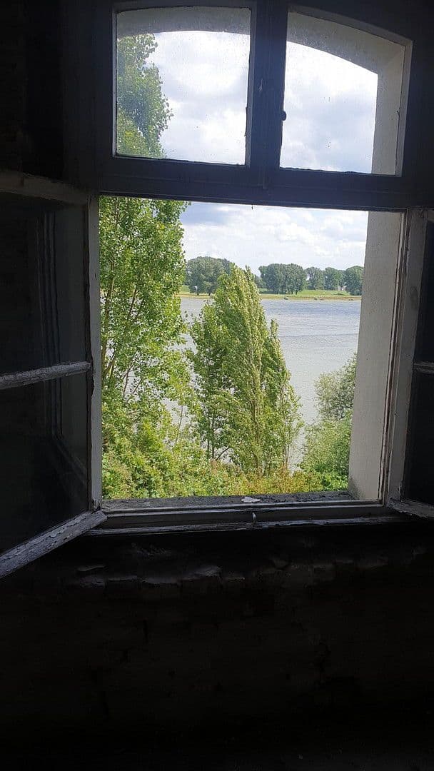 Prodej nebytového prostoru 8.000 m², Duisburg, Severní Porýní-Vestfálsko Prodej nebytového prostoru 8.000 m², Duisburg, Severní Porýní-Vestfálsko