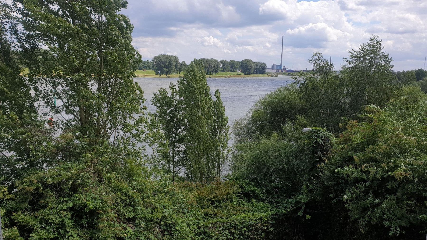 Prodej nebytového prostoru 8.000 m², Duisburg, Severní Porýní-Vestfálsko Prodej nebytového prostoru 8.000 m², Duisburg, Severní Porýní-Vestfálsko