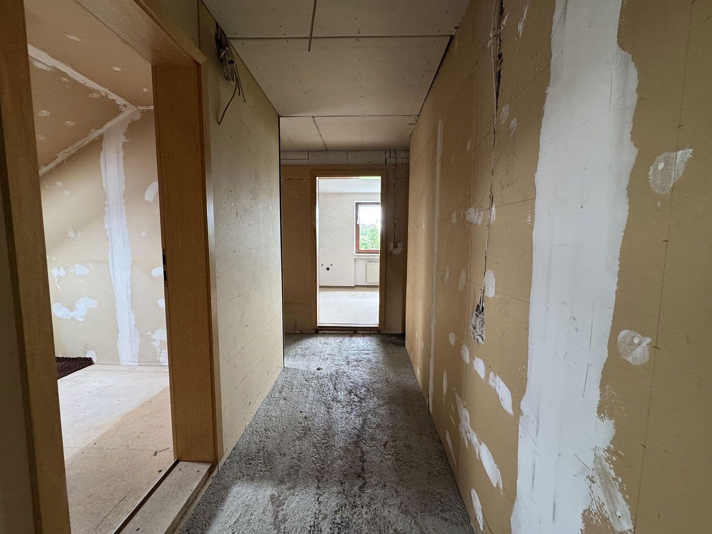Prodej domu 120 m², pozemek 1.000 m², Biberbachstraße 13, Langenenslingen, Bádensko-Württembersko Prodej domu 120 m², pozemek 1.000 m², Biberbachstraße 13, Langenenslingen, Bádensko-Württembersko