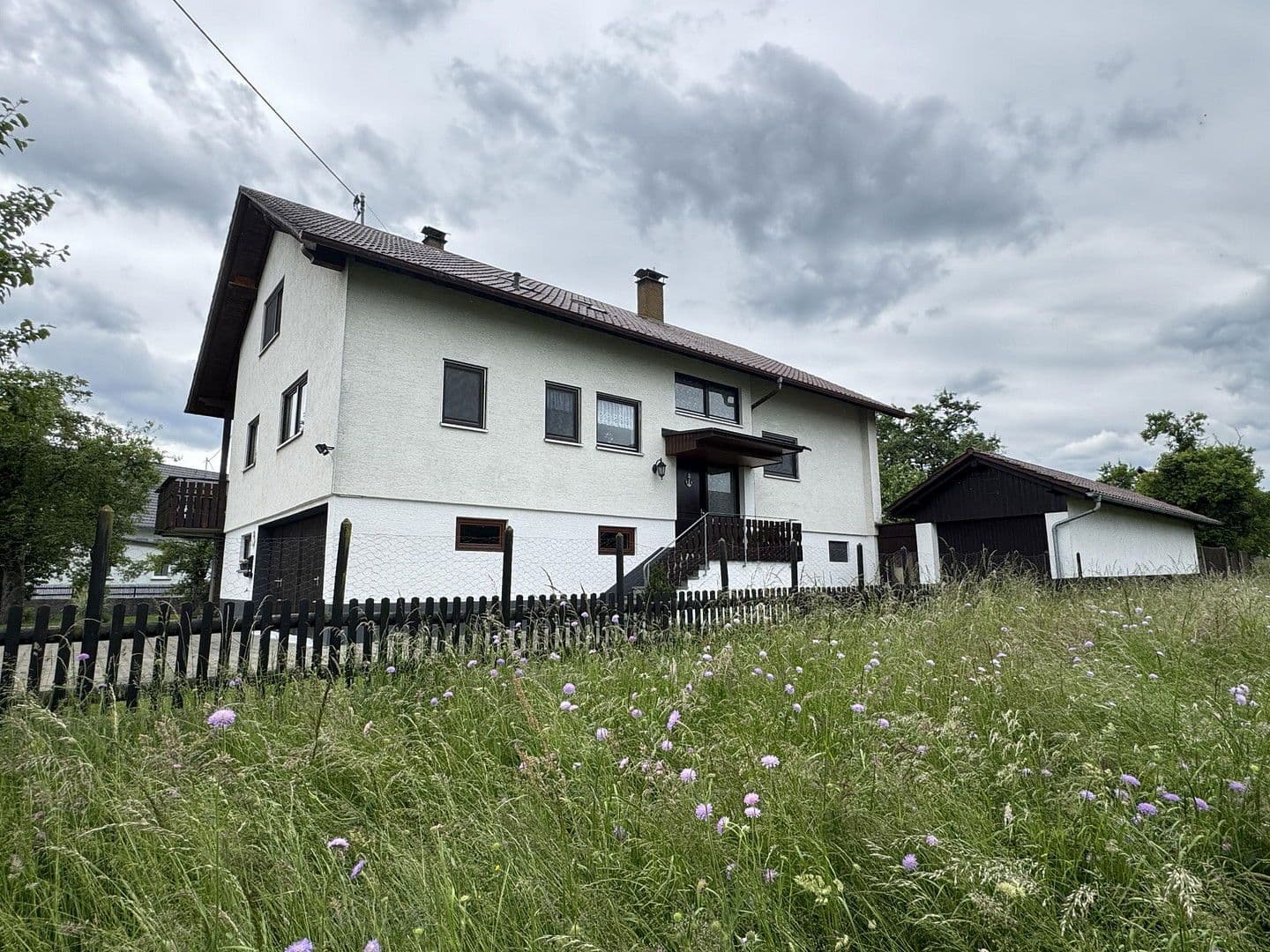 Prodej domu 120 m², pozemek 1.000 m², Biberbachstraße 13, Langenenslingen, Bádensko-Württembersko Prodej domu 120 m², pozemek 1.000 m², Biberbachstraße 13, Langenenslingen, Bádensko-Württembersko