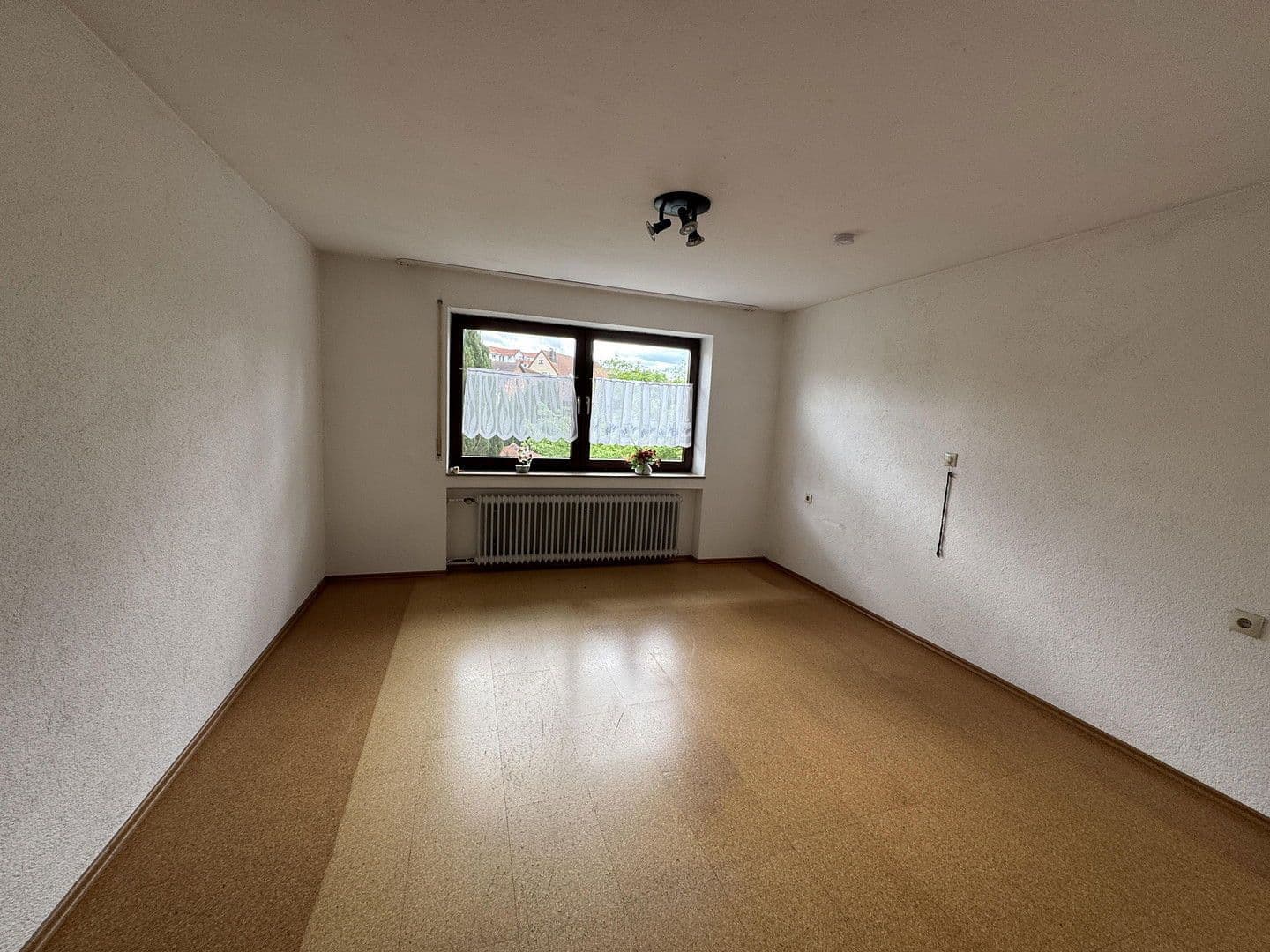Prodej domu 120 m², pozemek 1.000 m², Biberbachstraße 13, Langenenslingen, Bádensko-Württembersko Prodej domu 120 m², pozemek 1.000 m², Biberbachstraße 13, Langenenslingen, Bádensko-Württembersko