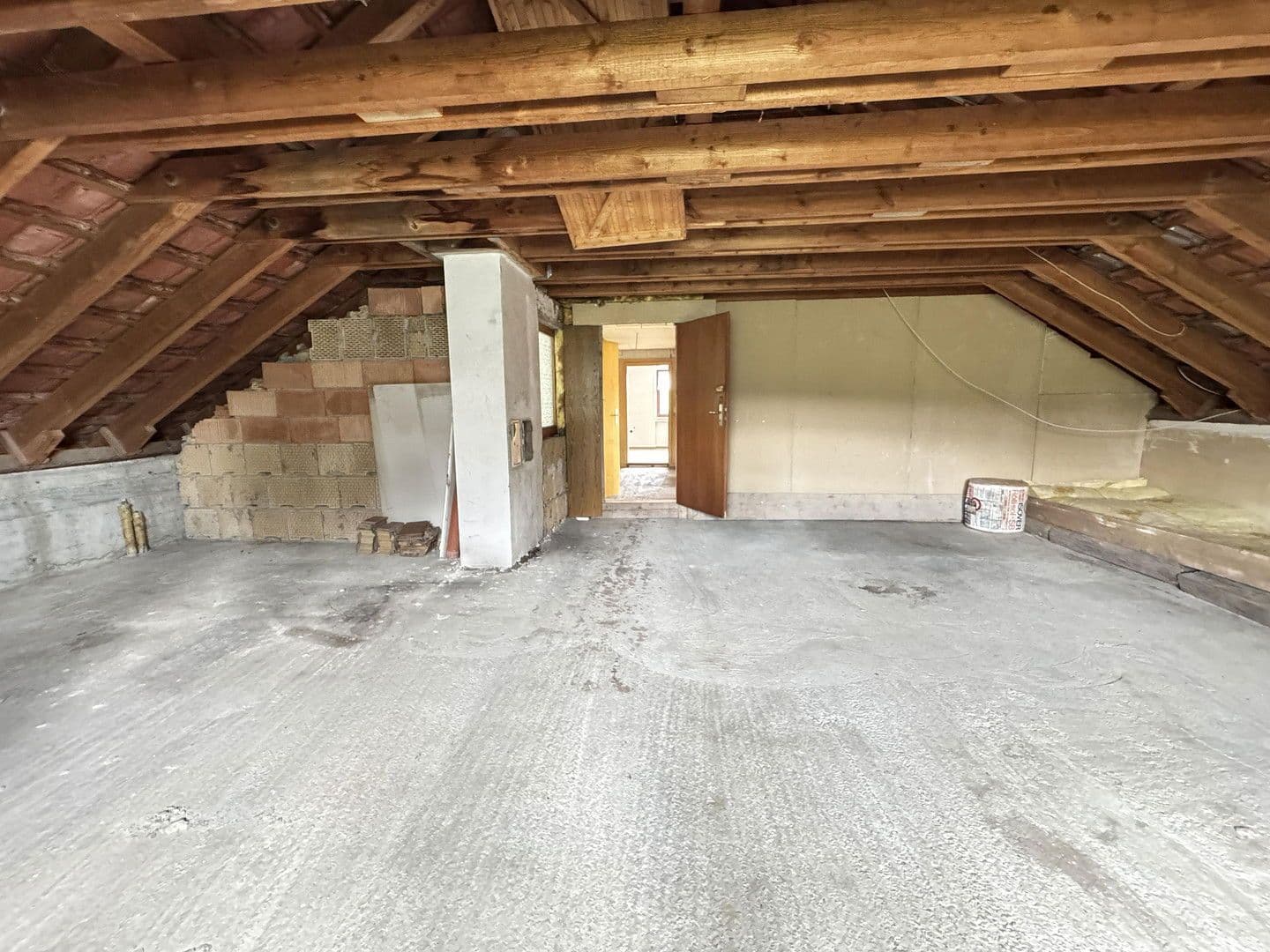 Prodej domu 120 m², pozemek 1.000 m², Biberbachstraße 13, Langenenslingen, Bádensko-Württembersko Prodej domu 120 m², pozemek 1.000 m², Biberbachstraße 13, Langenenslingen, Bádensko-Württembersko