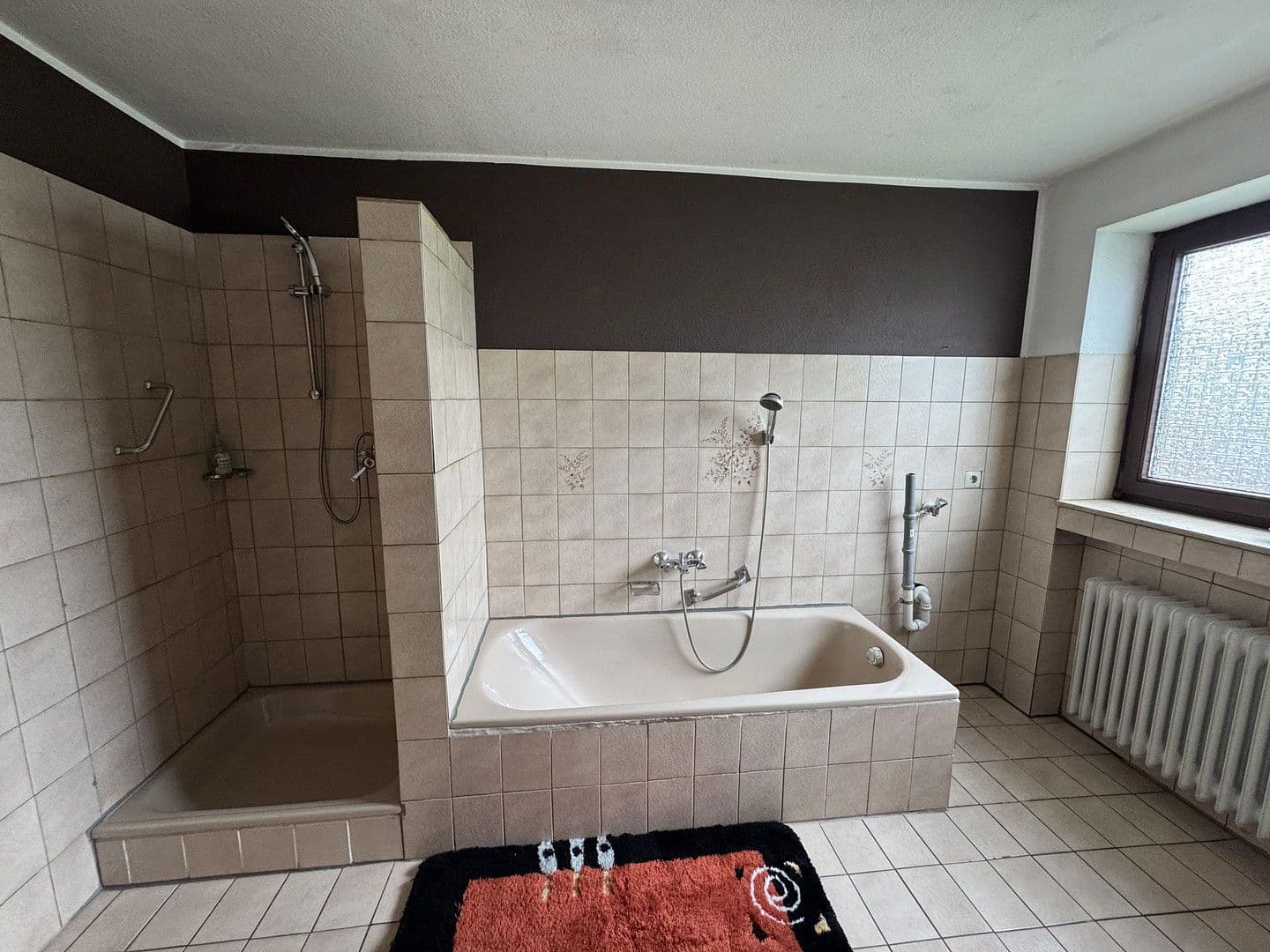 Prodej domu 120 m², pozemek 1.000 m², Biberbachstraße 13, Langenenslingen, Bádensko-Württembersko Prodej domu 120 m², pozemek 1.000 m², Biberbachstraße 13, Langenenslingen, Bádensko-Württembersko
